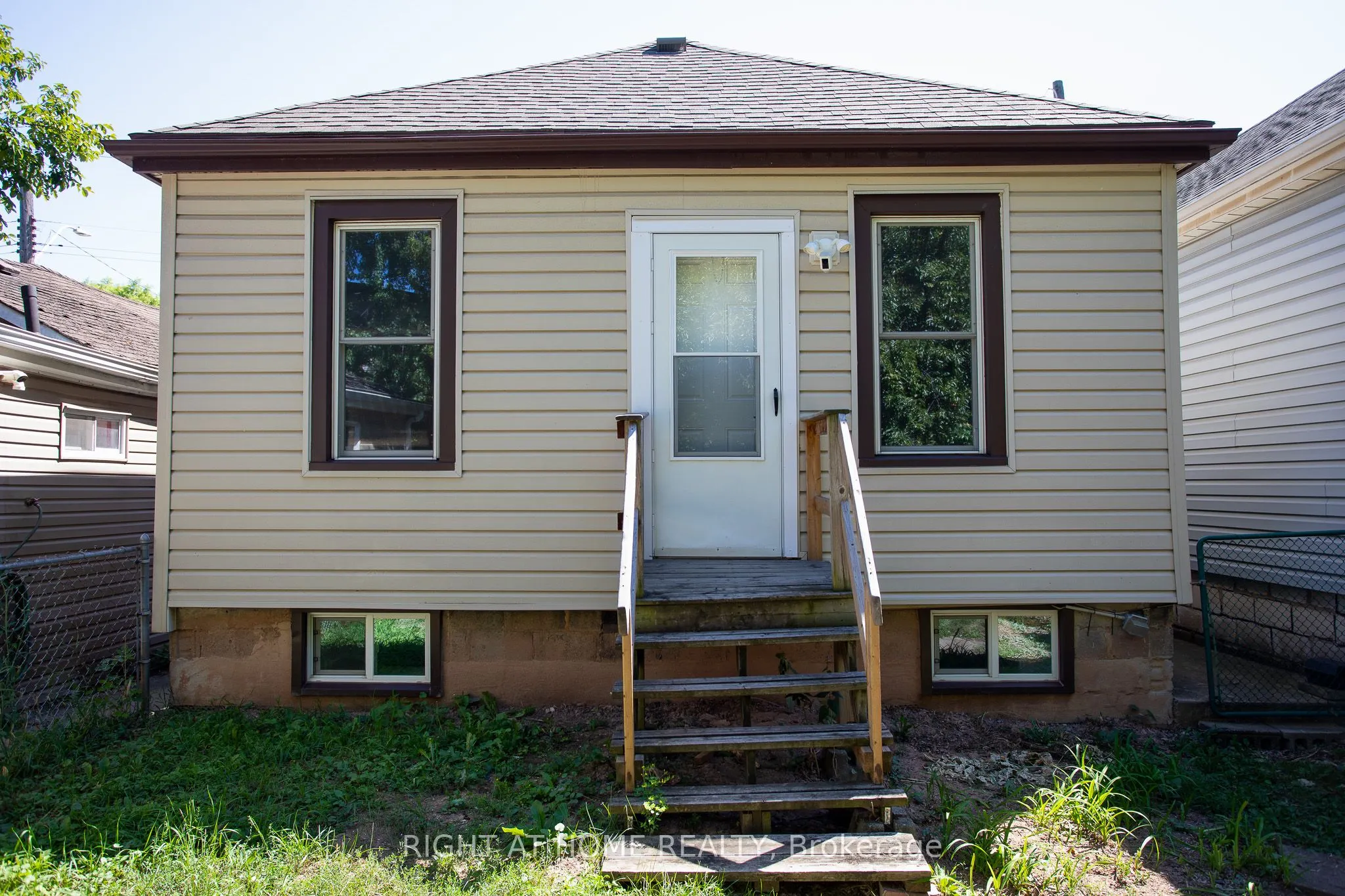 11 Robins Avenue