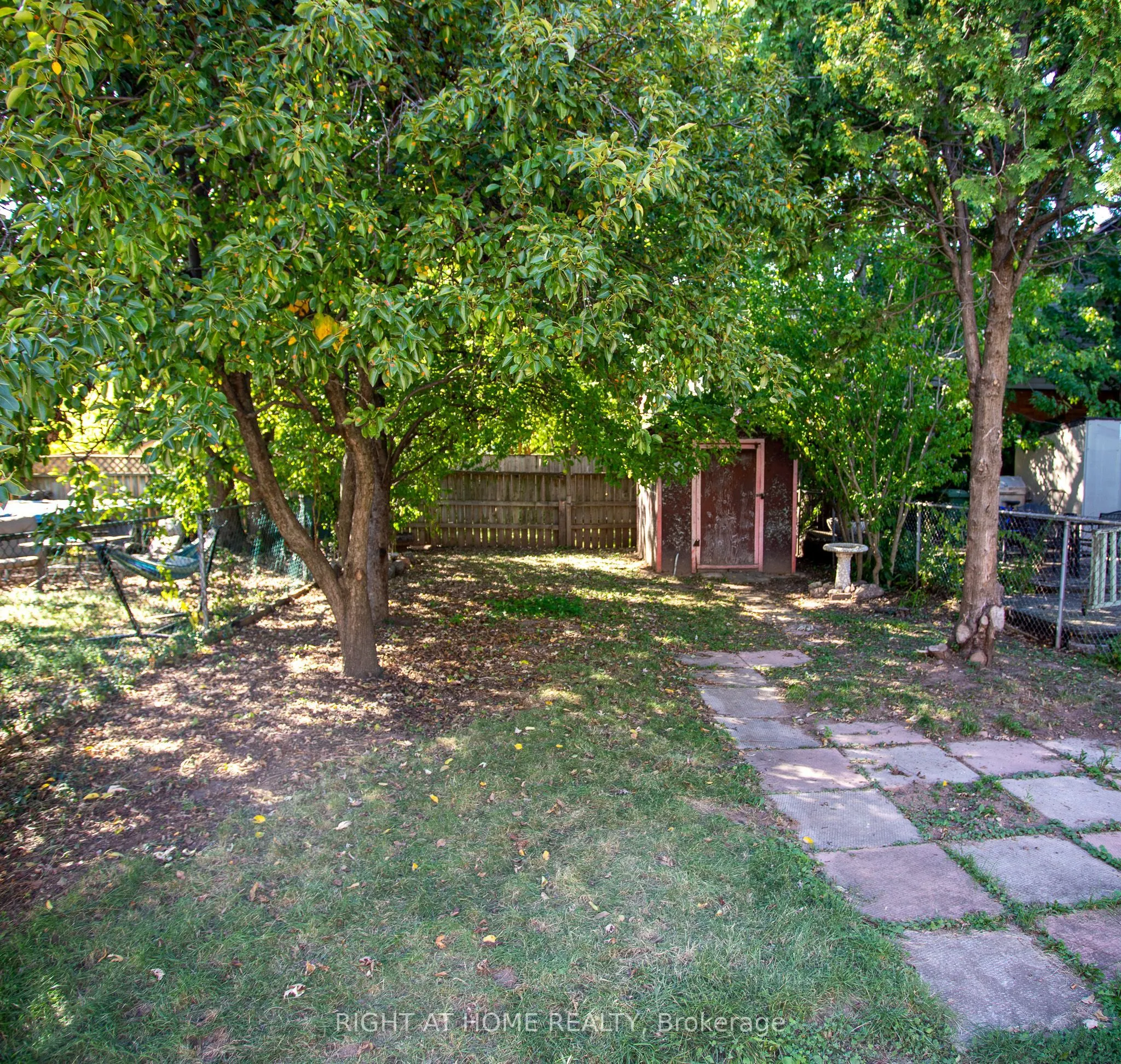 11 Robins Avenue