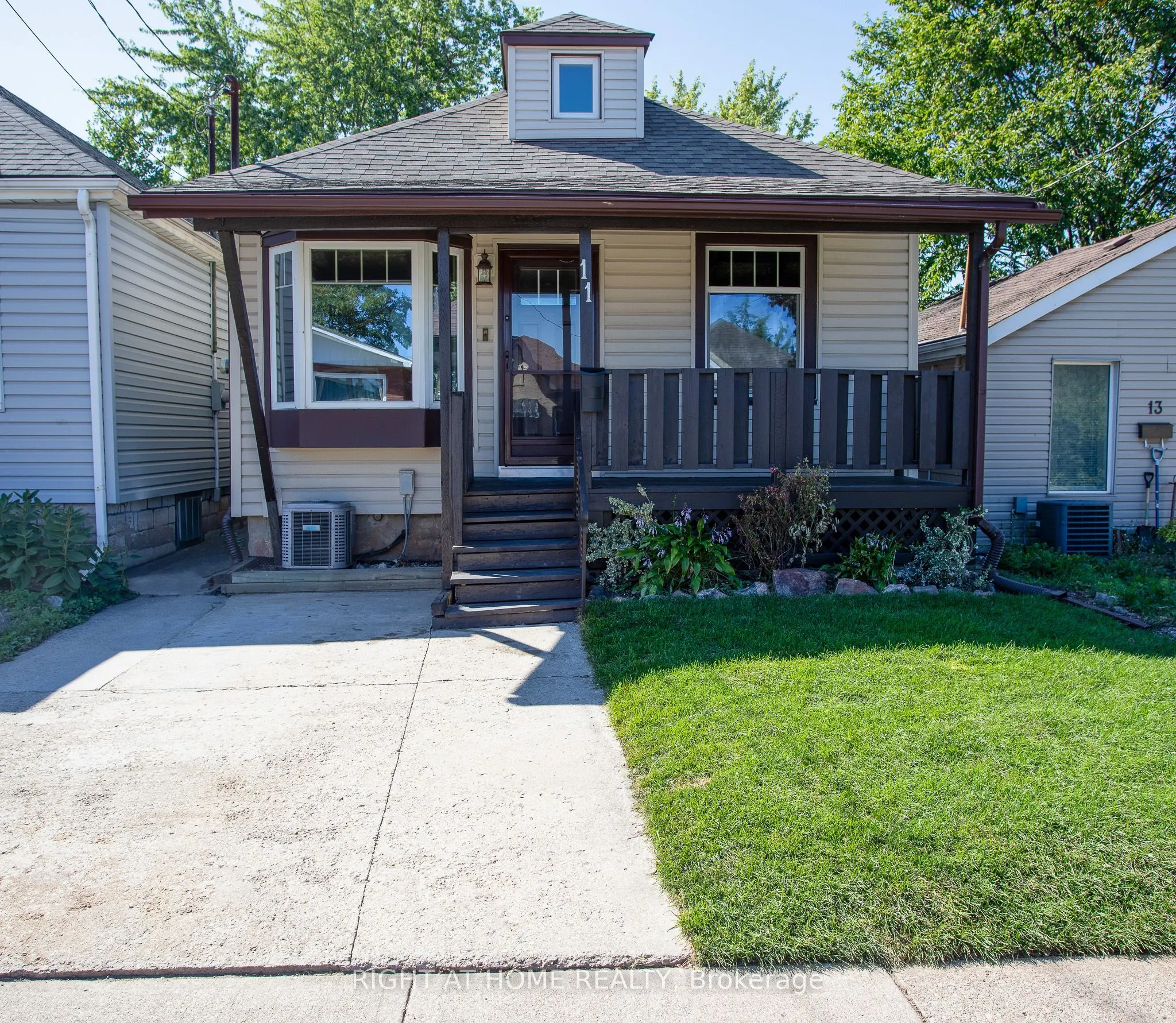 11 Robins Avenue