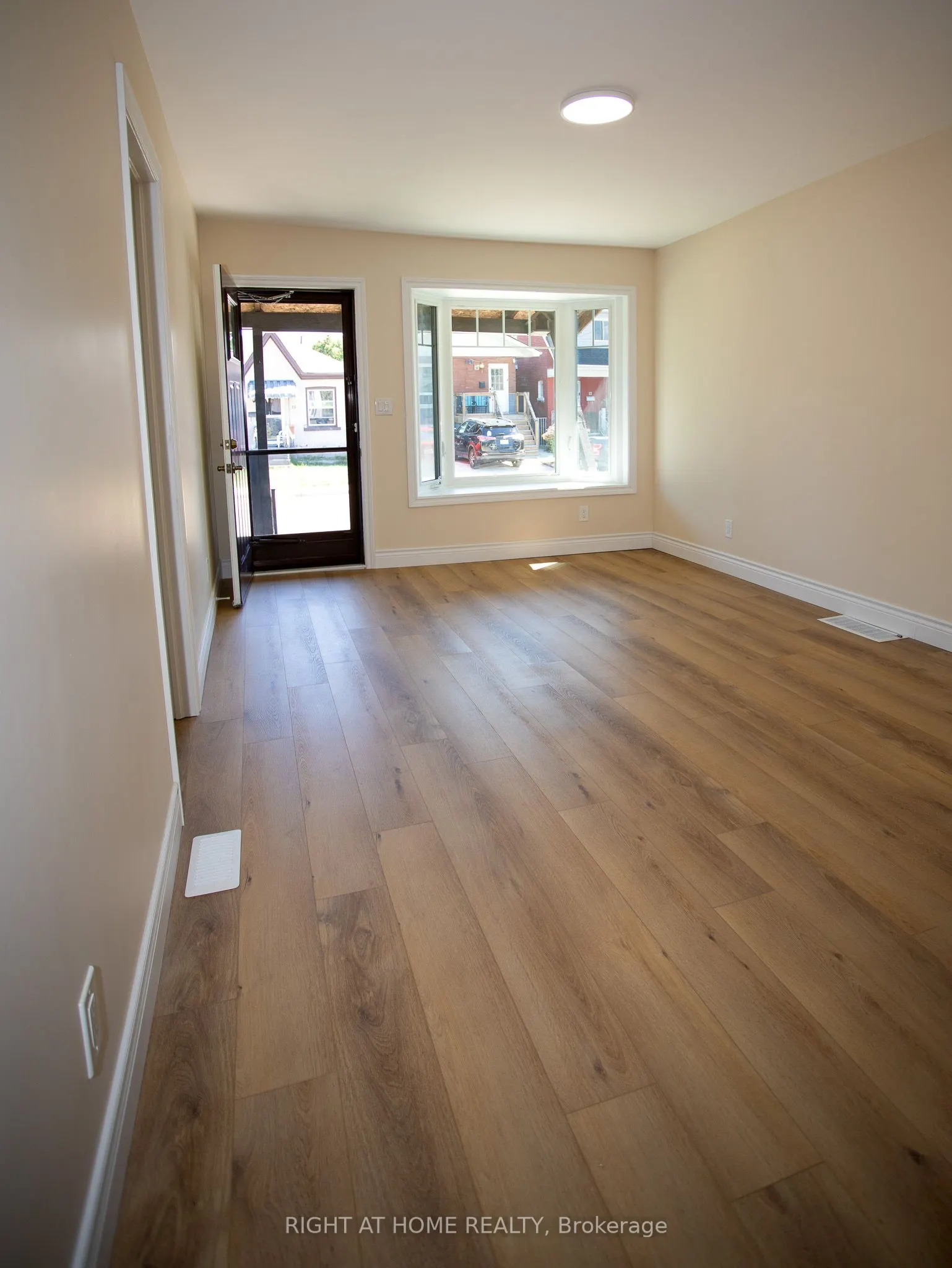 11 Robins Avenue