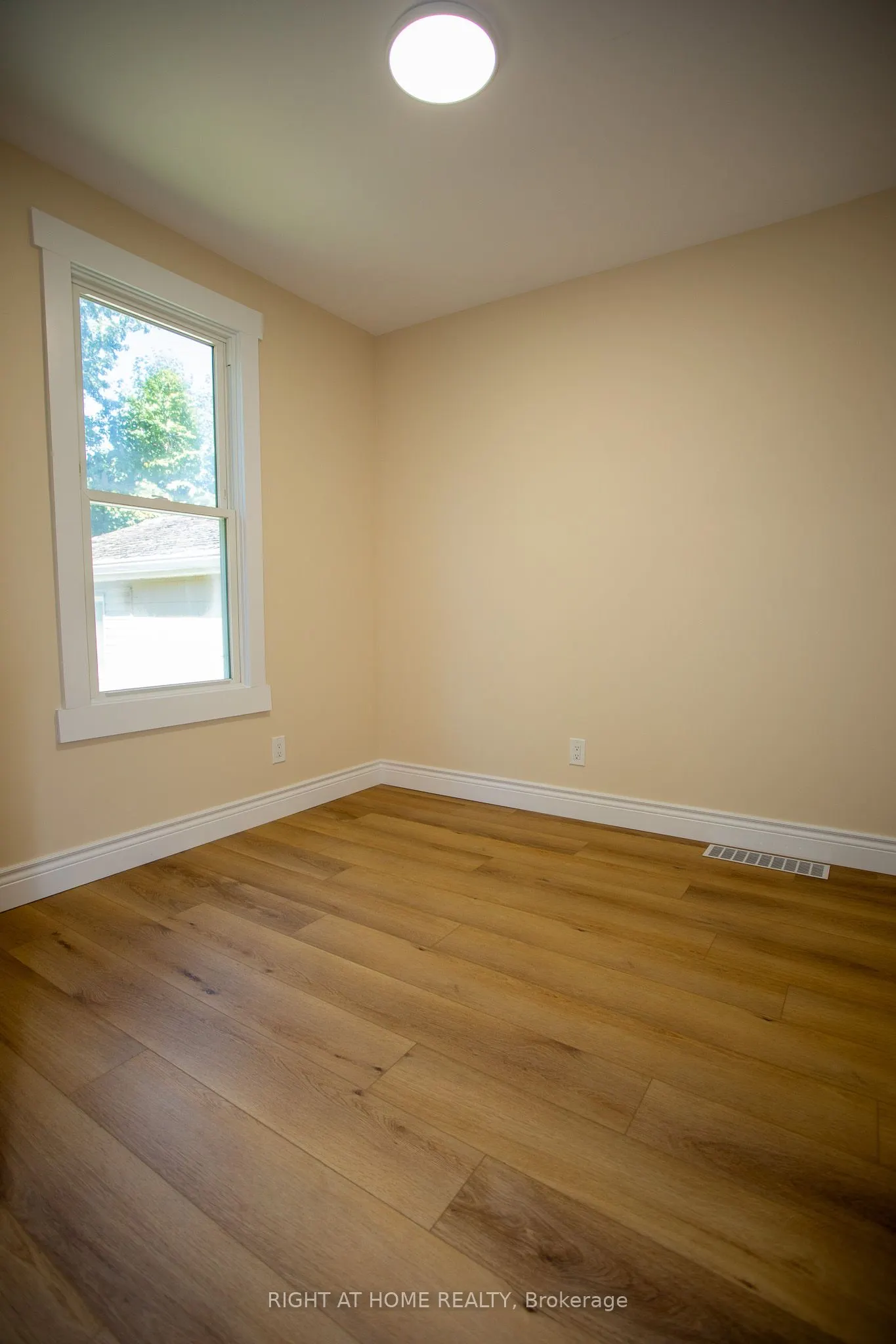11 Robins Avenue