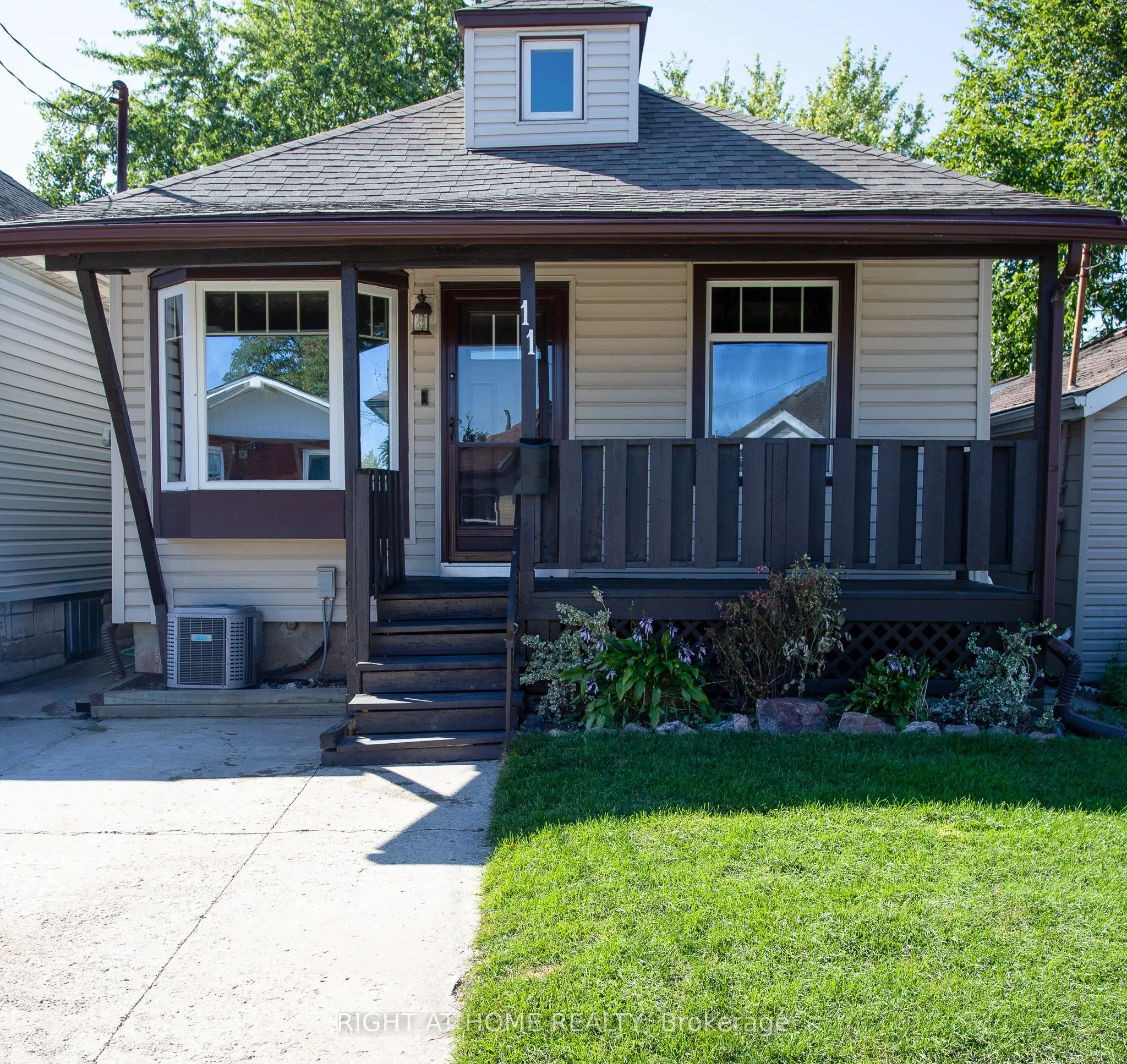 11 Robins Avenue