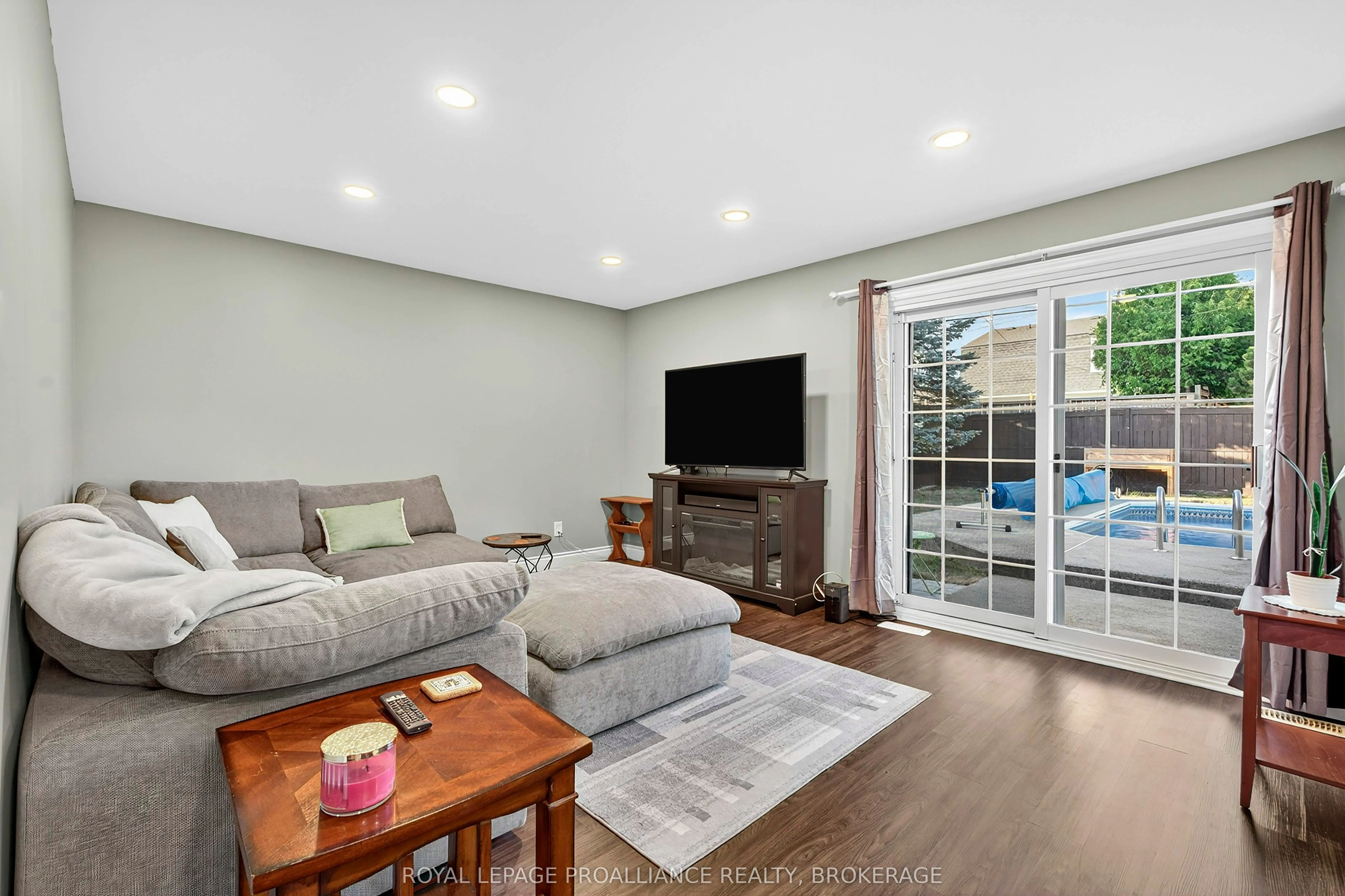 866 Pembridge Crescent
