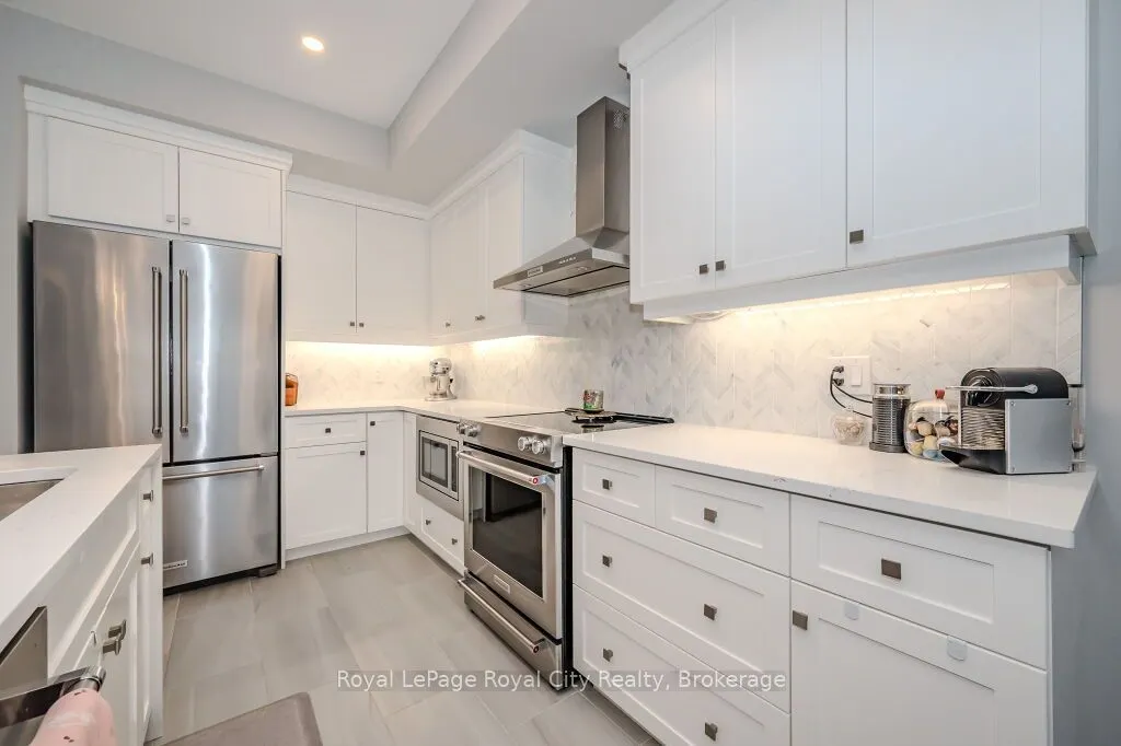 71 Wyndham Street S, #608