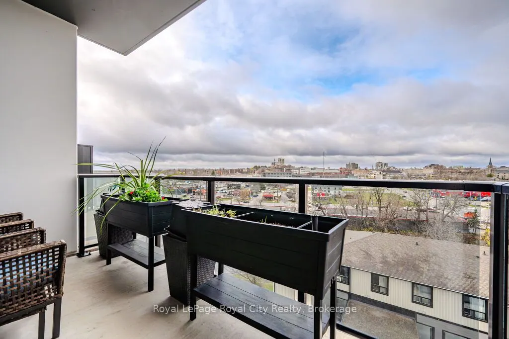 71 Wyndham Street S, #608