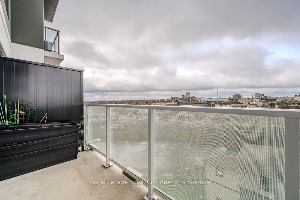 71 Wyndham Street S, #608