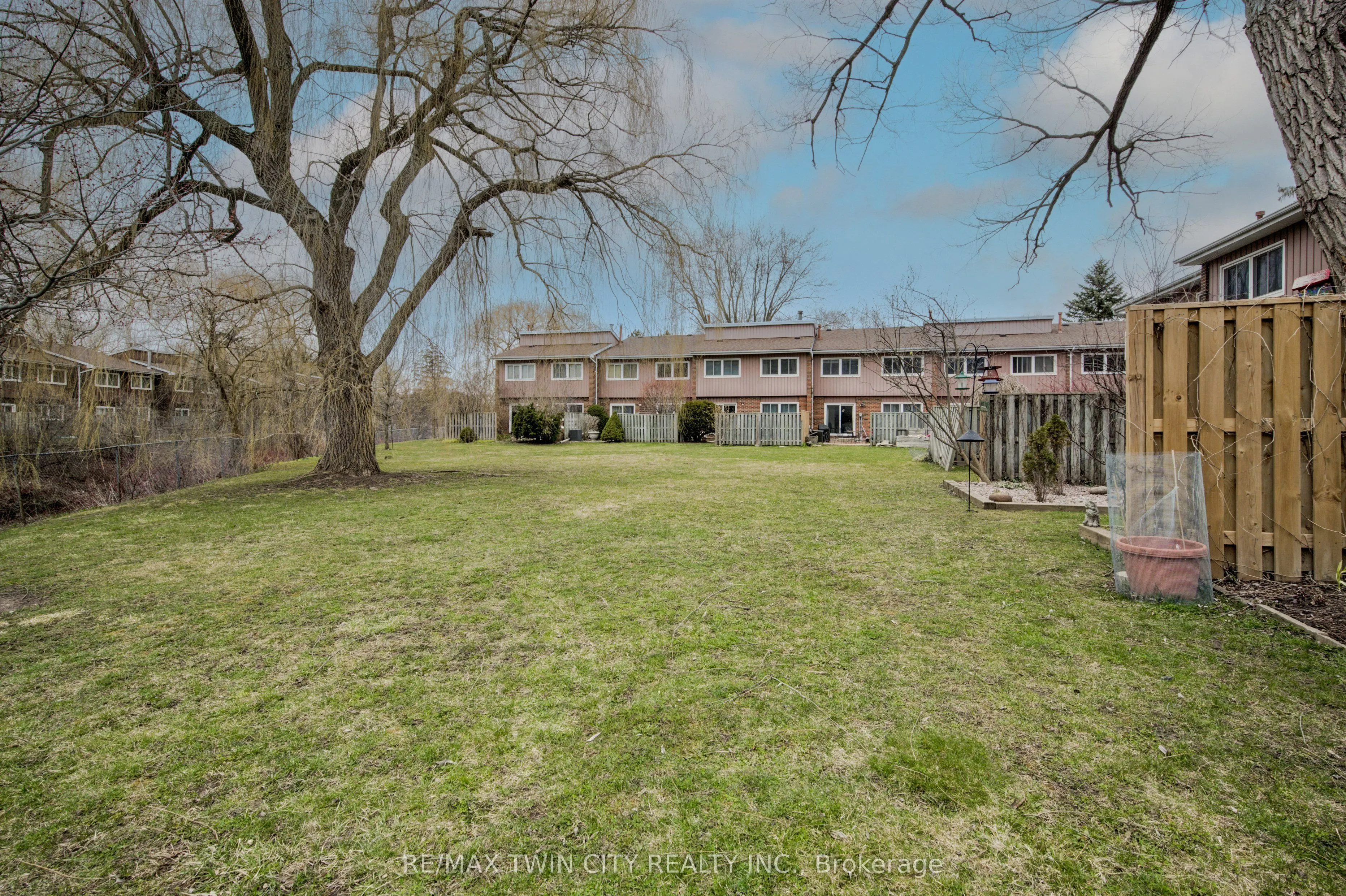 121 University Avenue E, #43