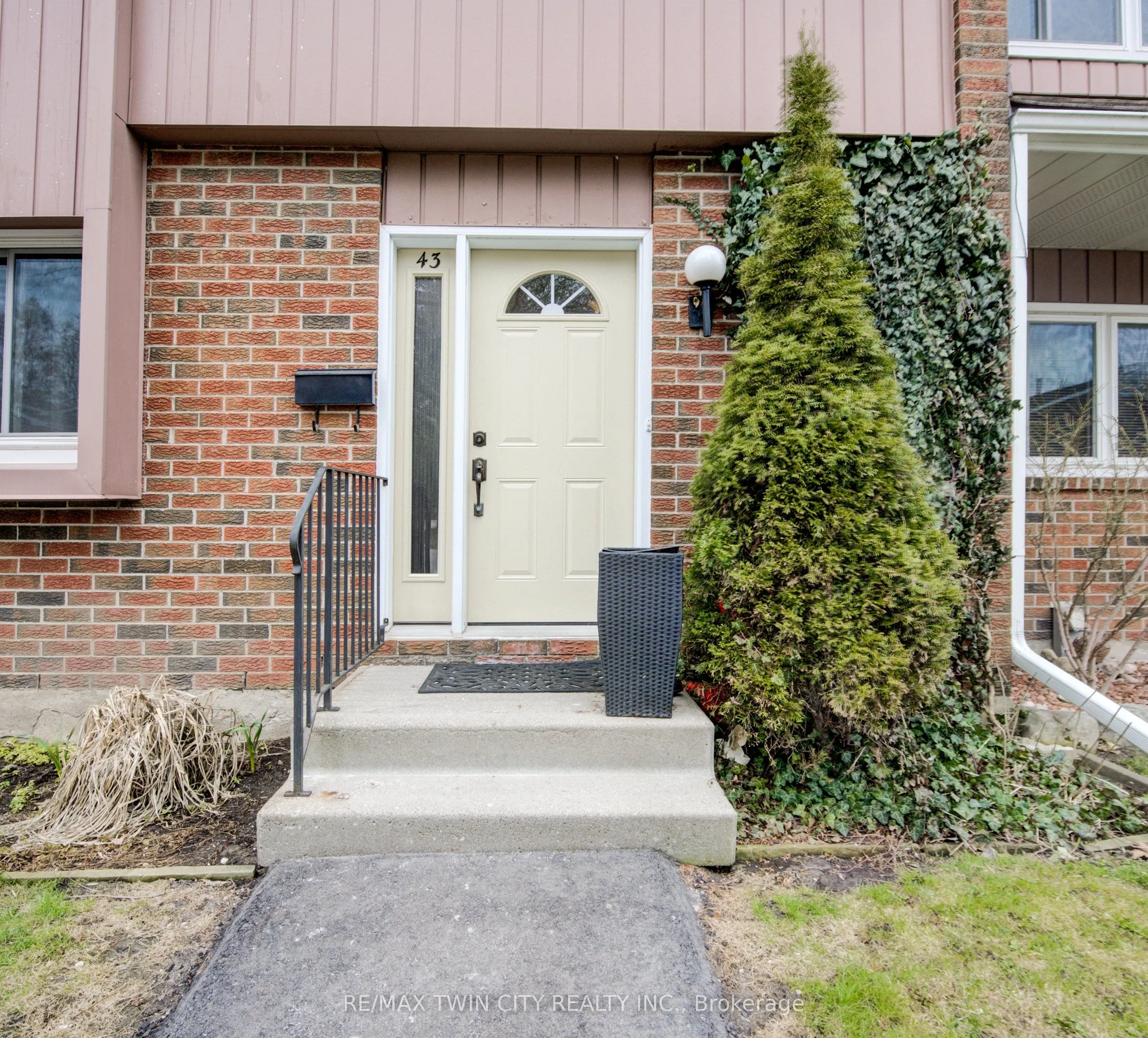 121 University Avenue E, #43