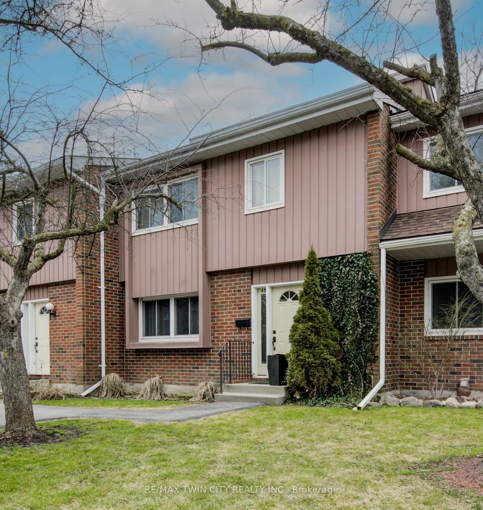 121 University Avenue E, #43