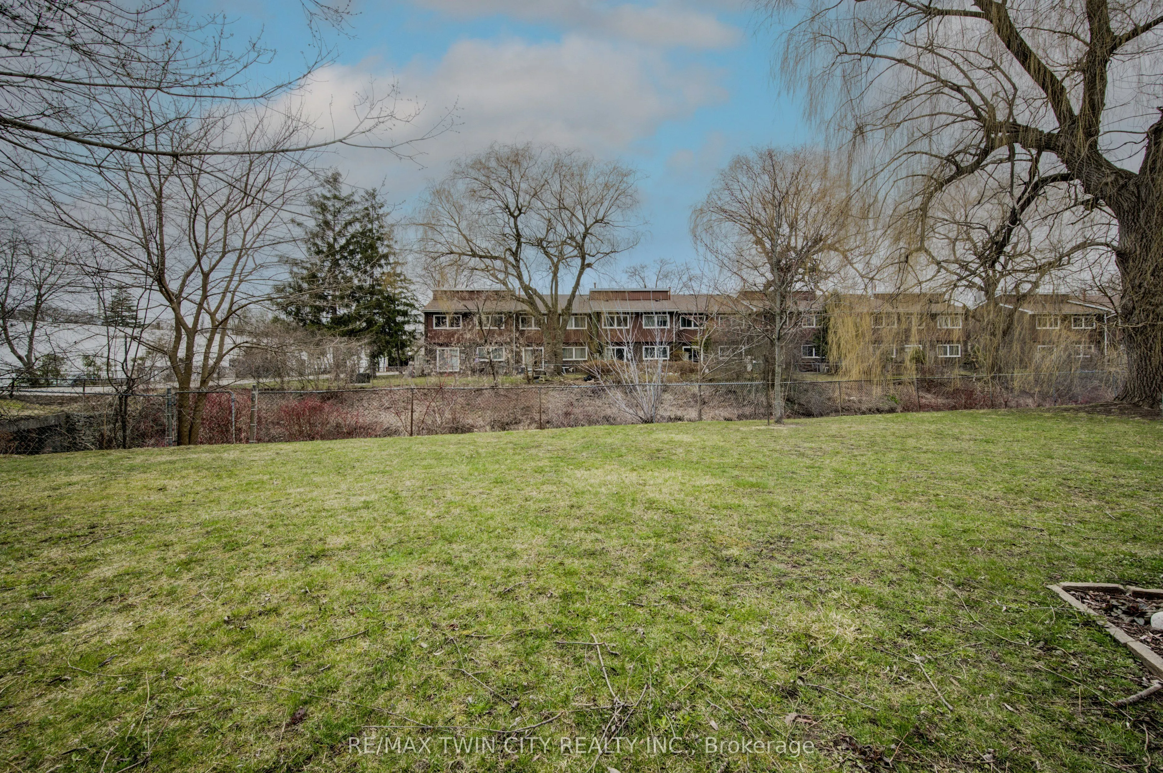 121 University Avenue E, #43