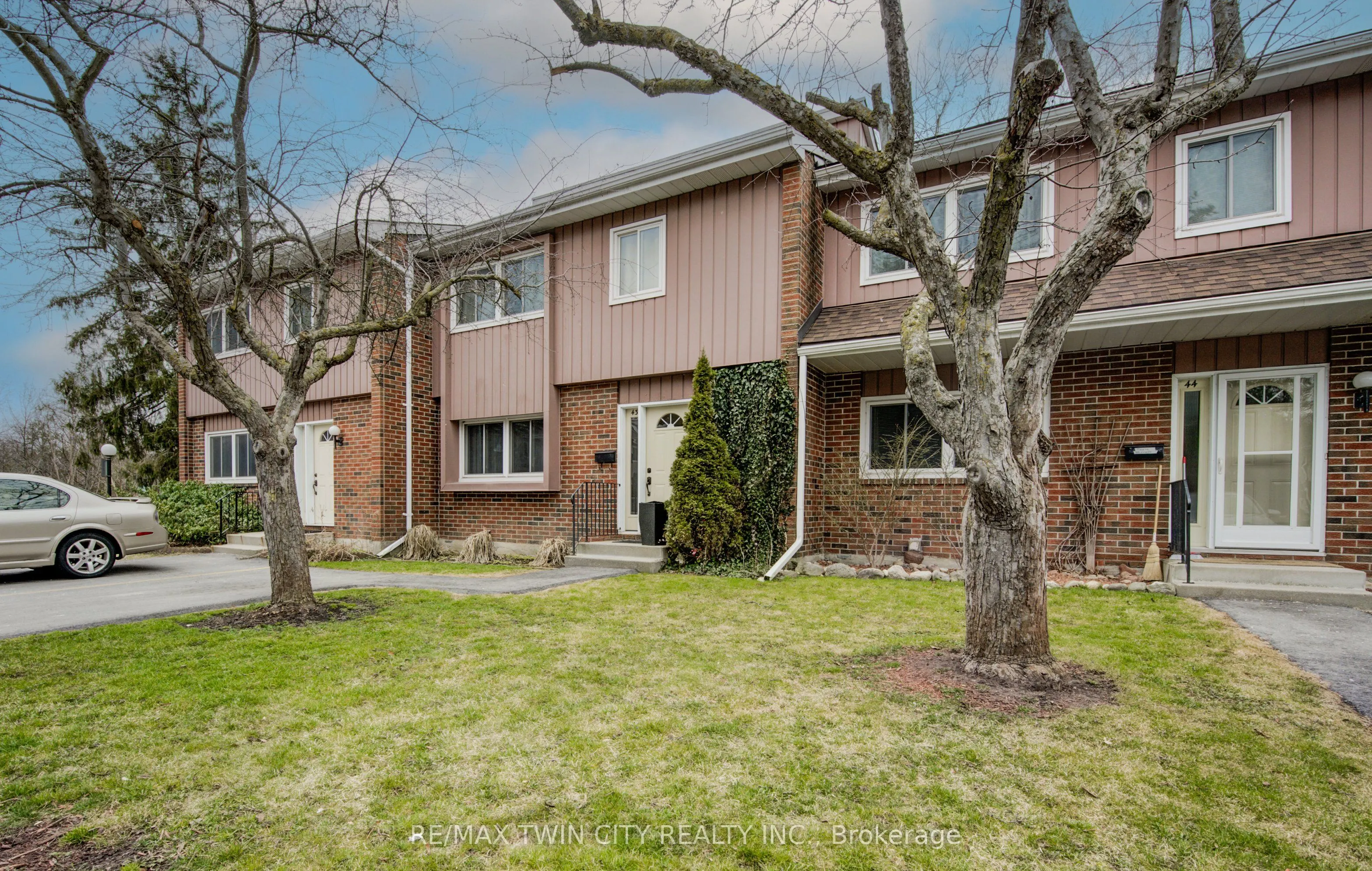 121 University Avenue E, #43