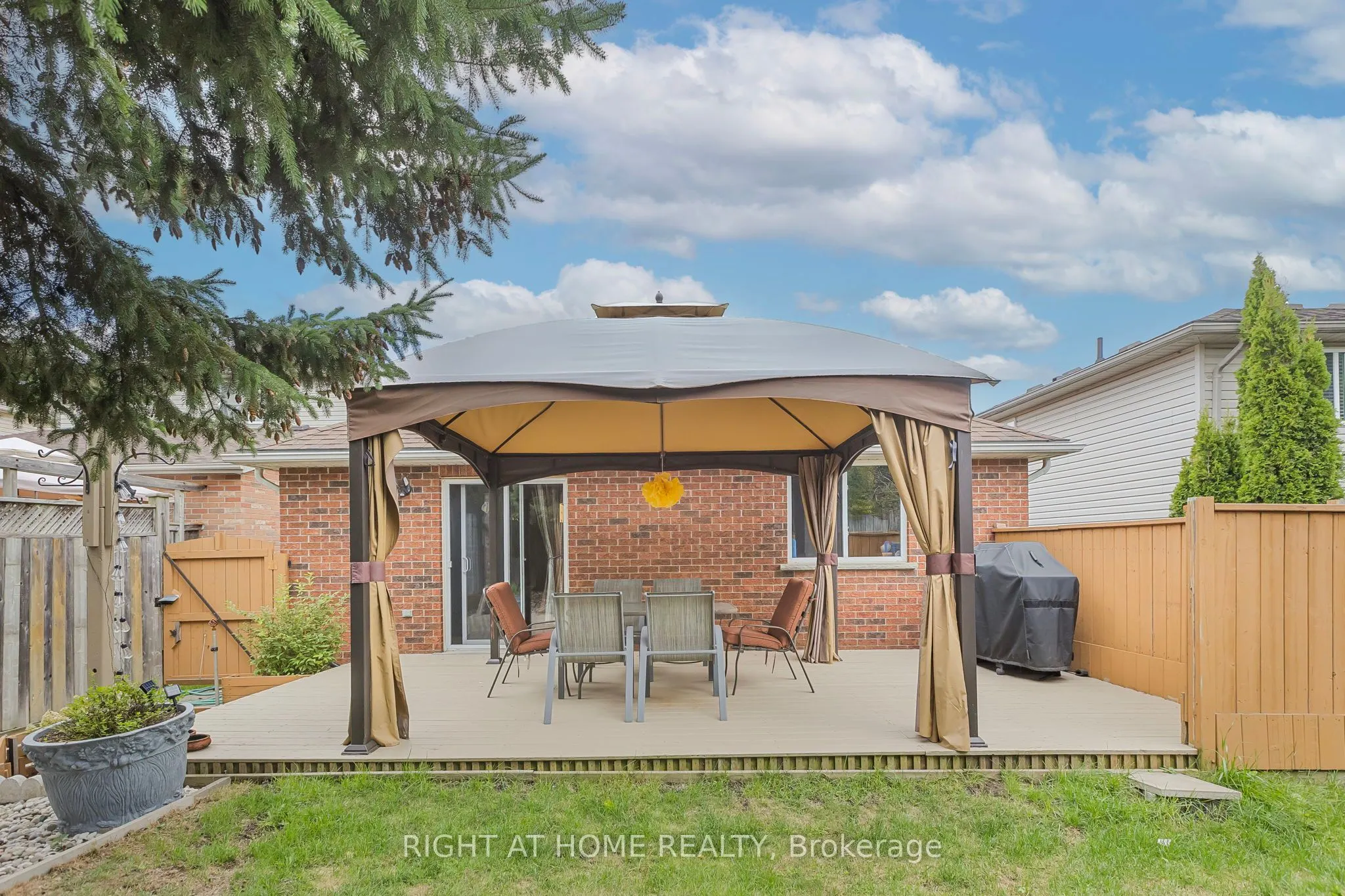 212 Holbeach Crescent