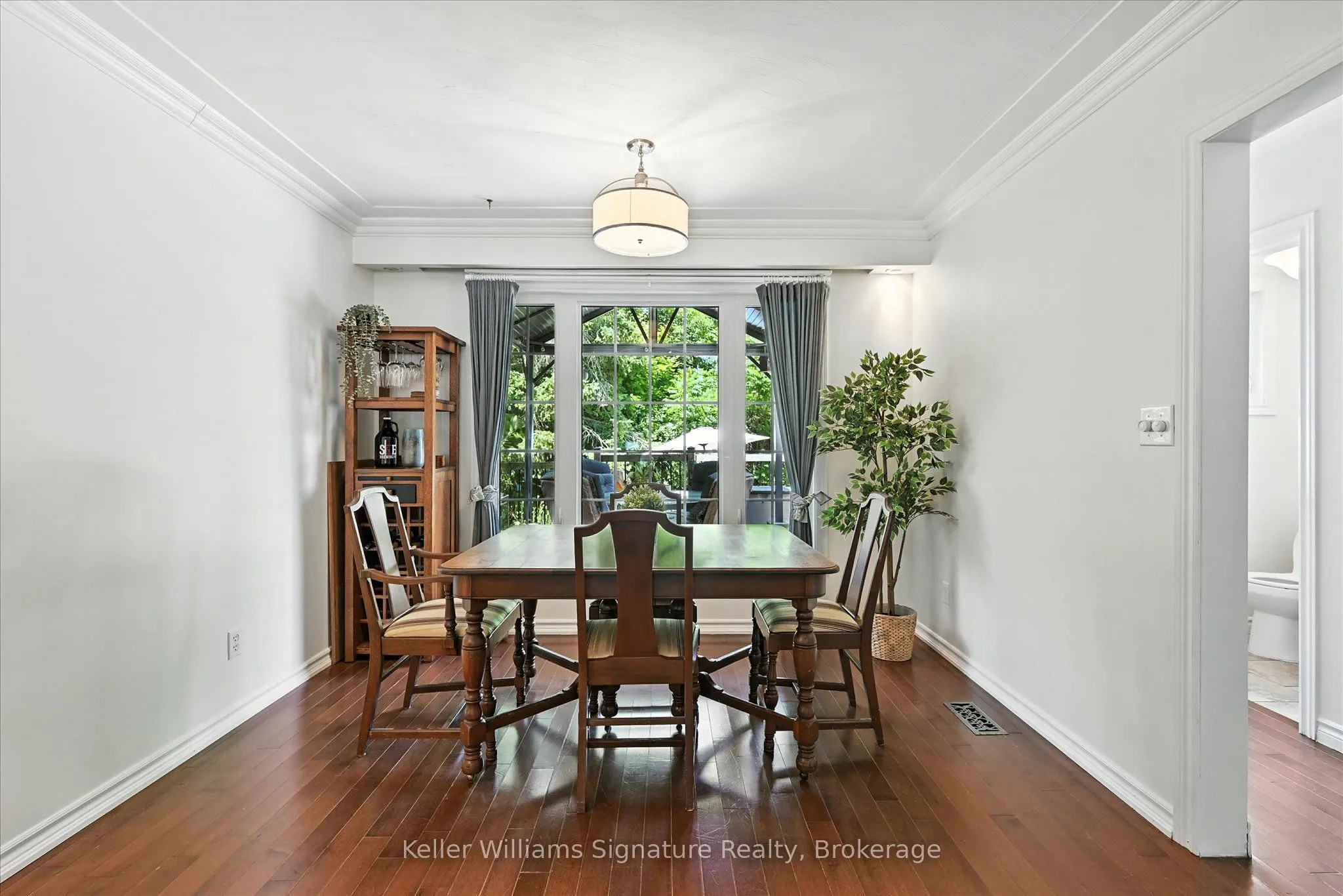 18 Moonglow Place