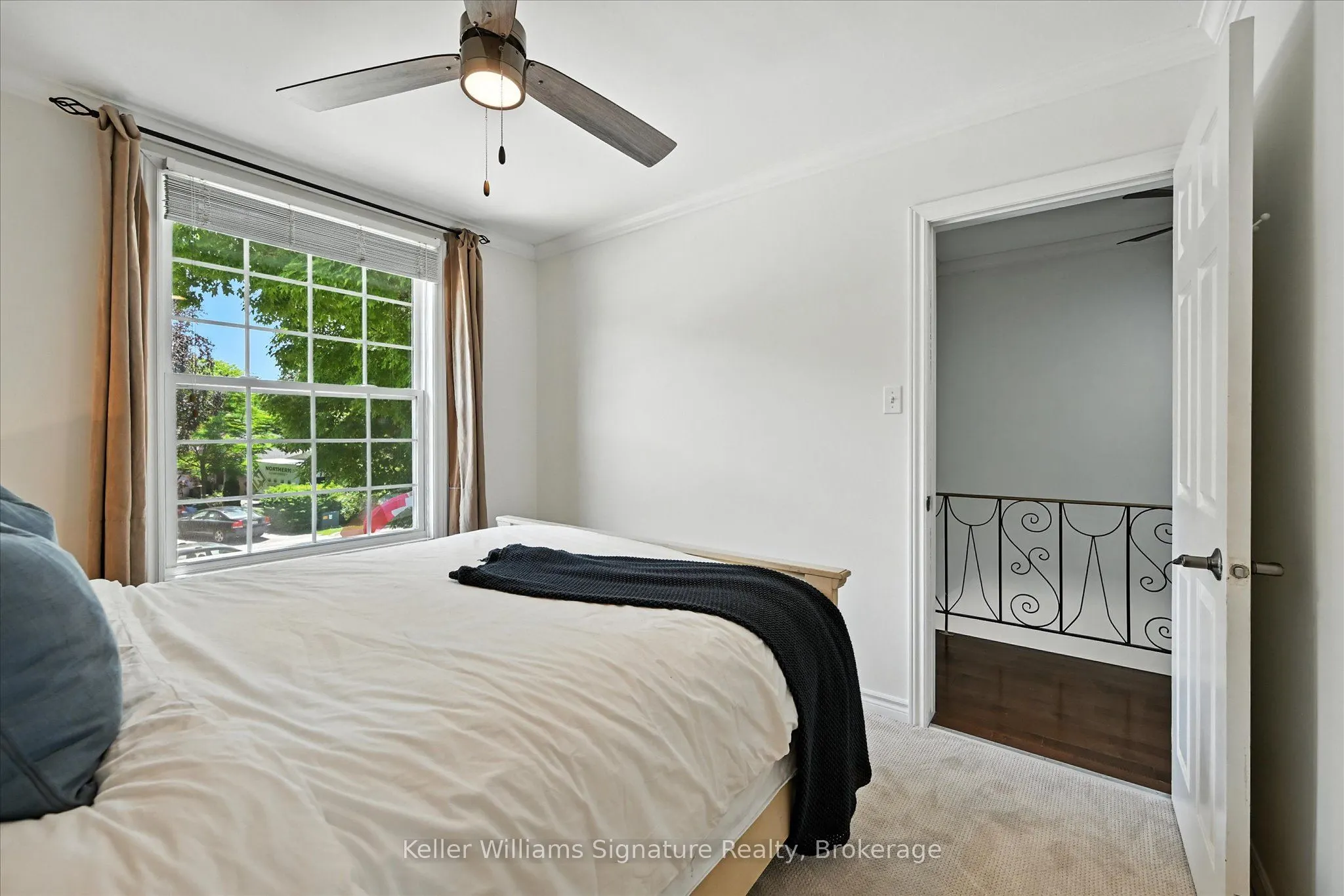 18 Moonglow Place