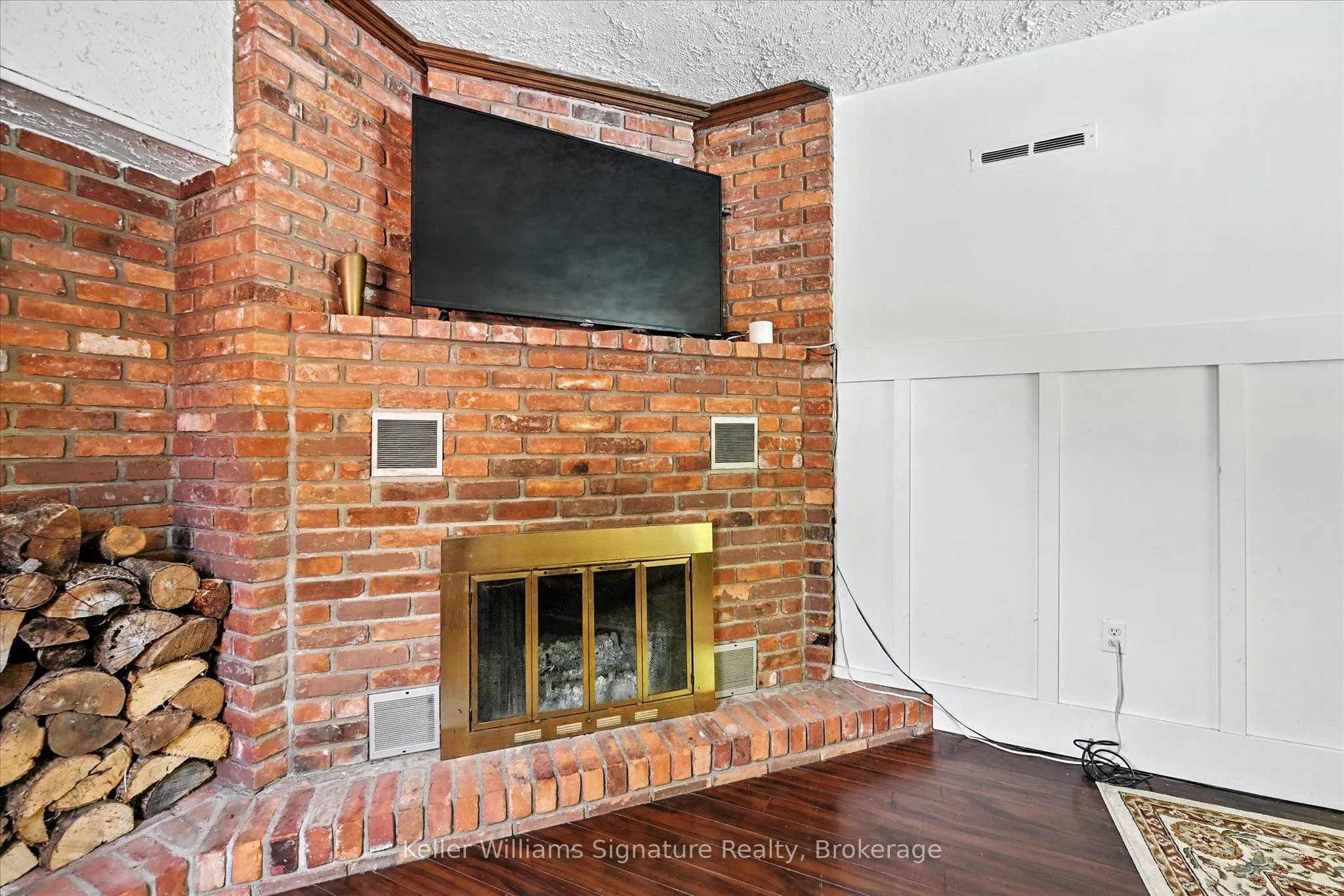 18 Moonglow Place