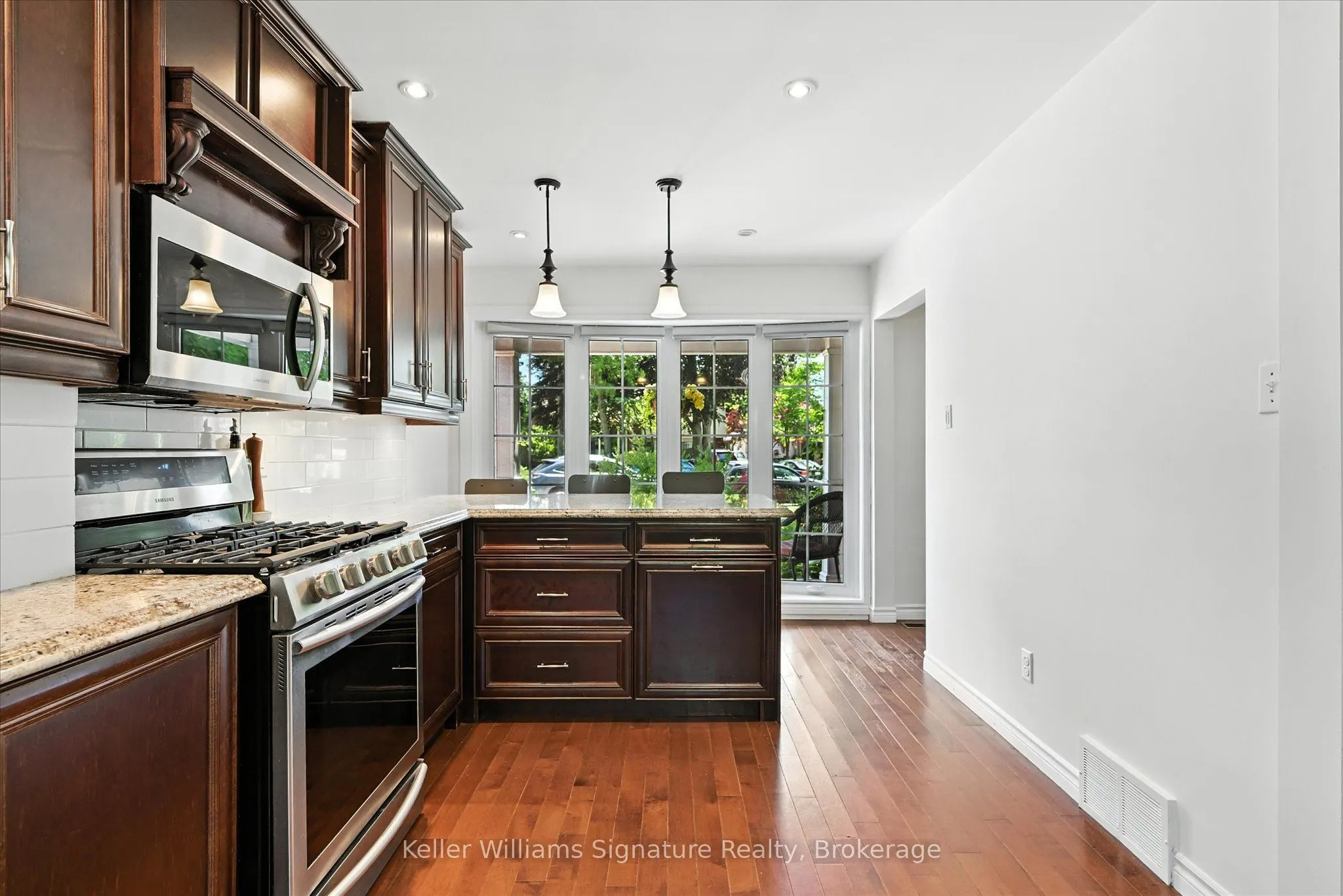 18 Moonglow Place