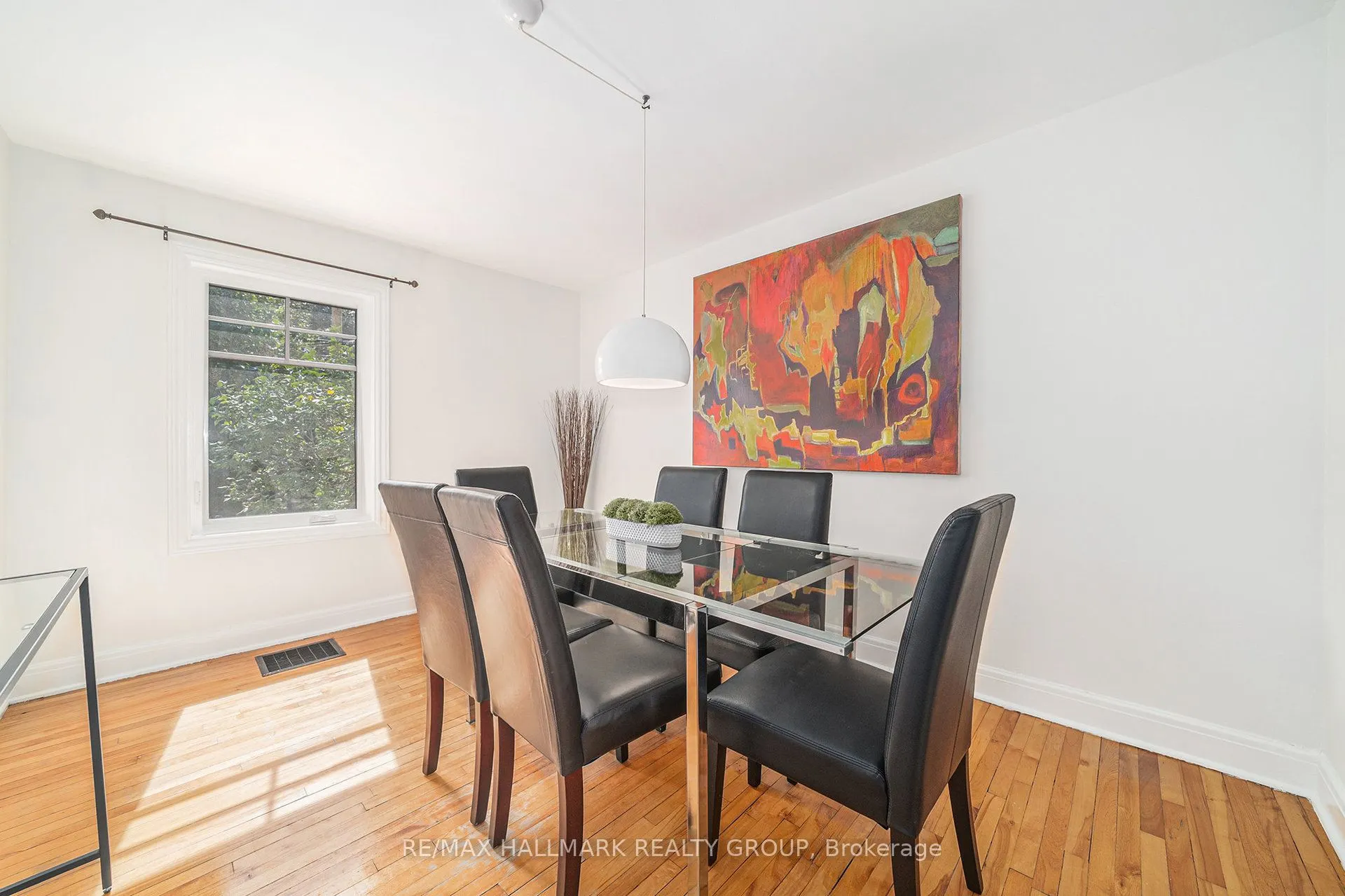 98 Dagmar Avenue