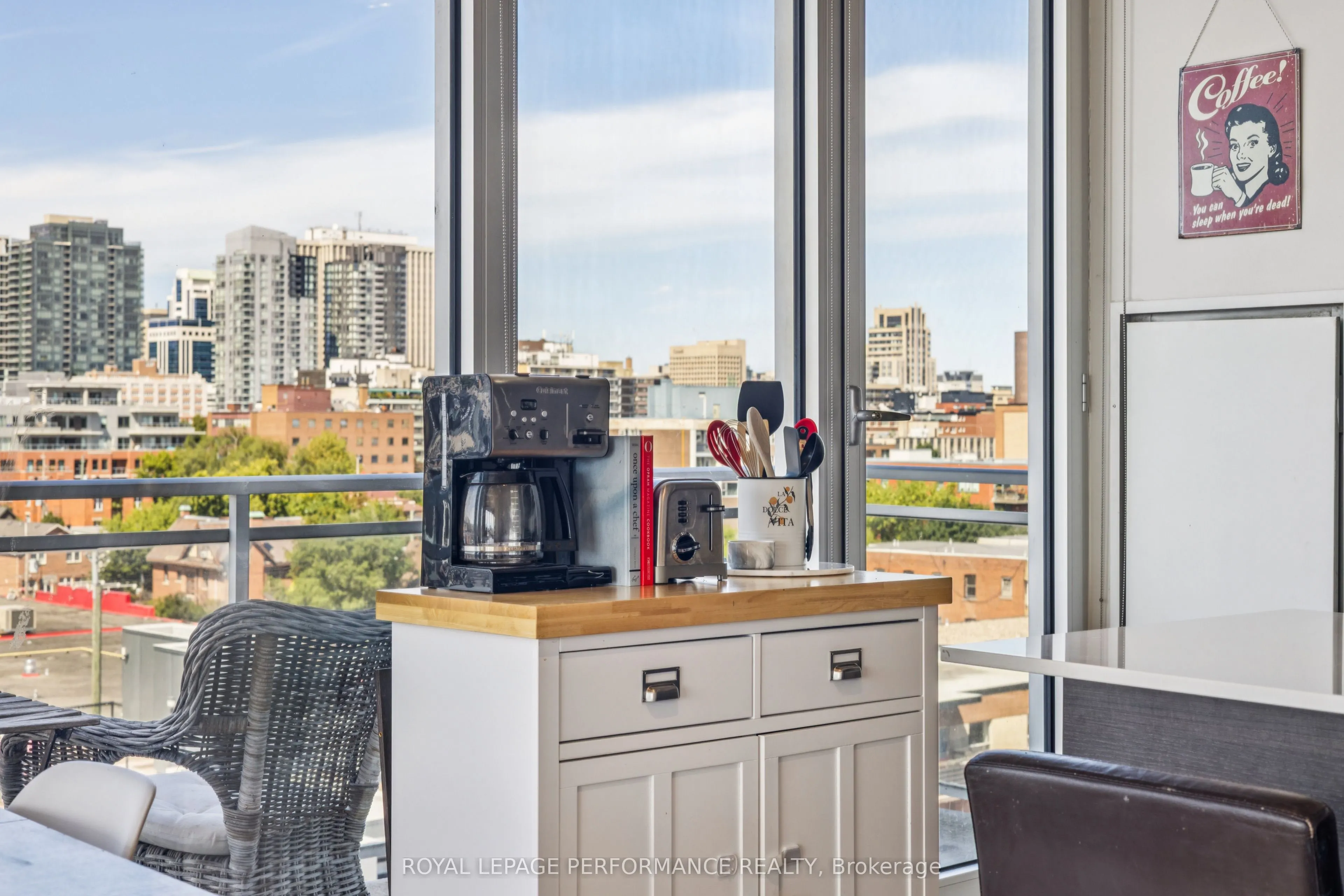 354 Gladstone Avenue, #610