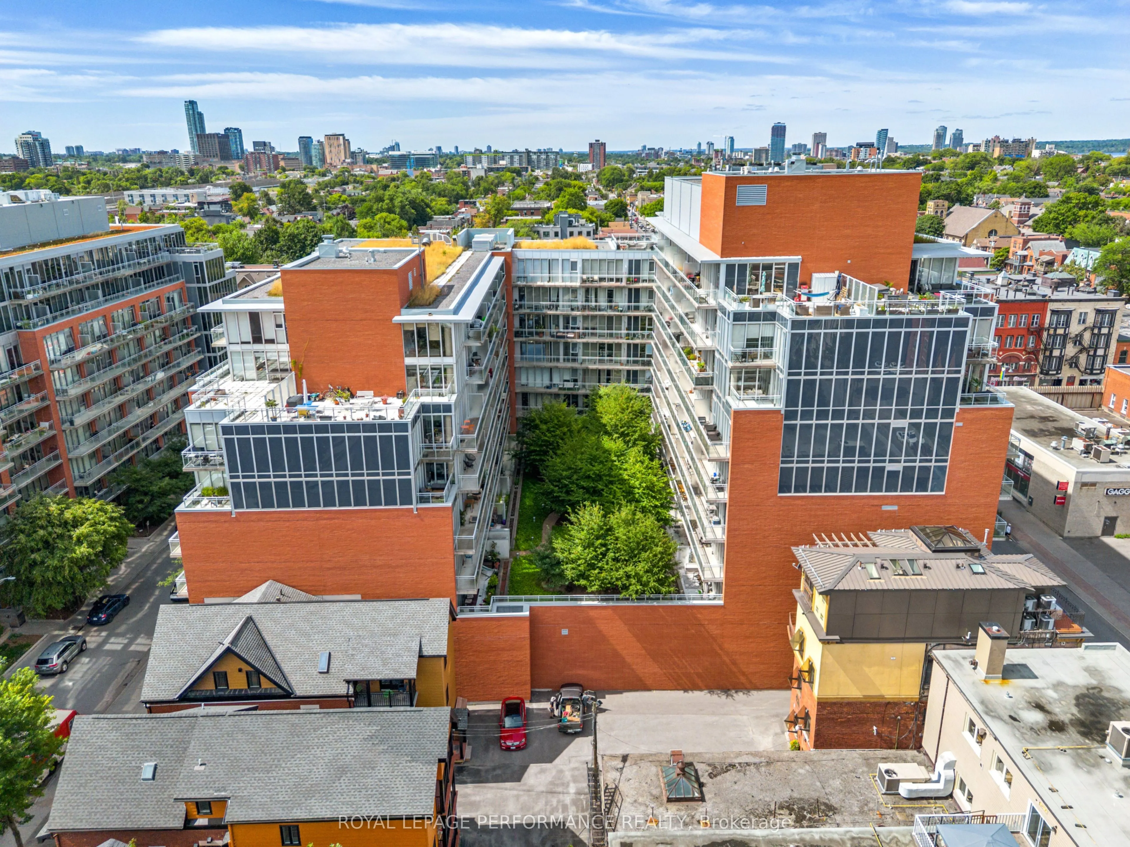 354 Gladstone Avenue, #610