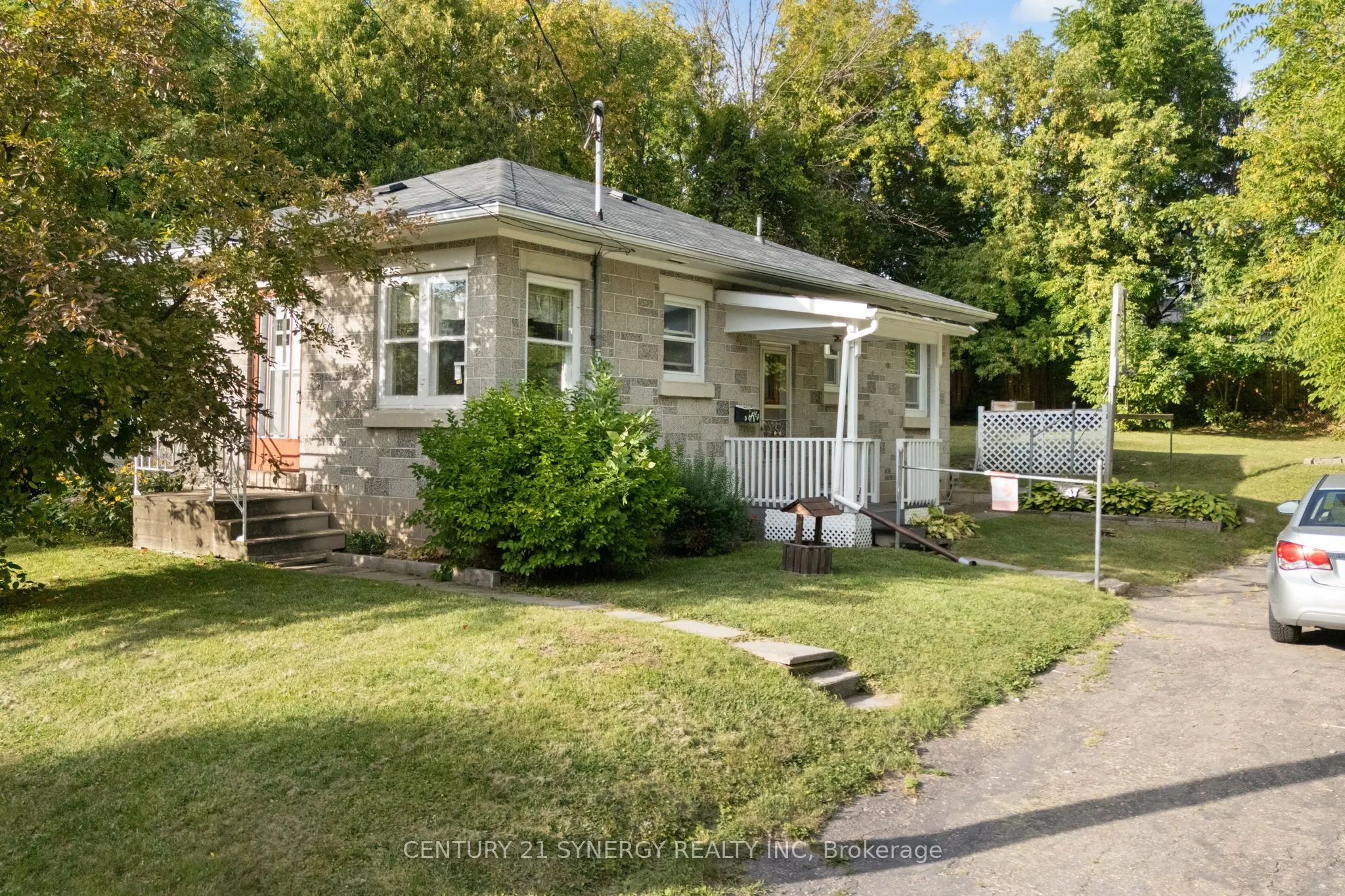47 Queen Street S