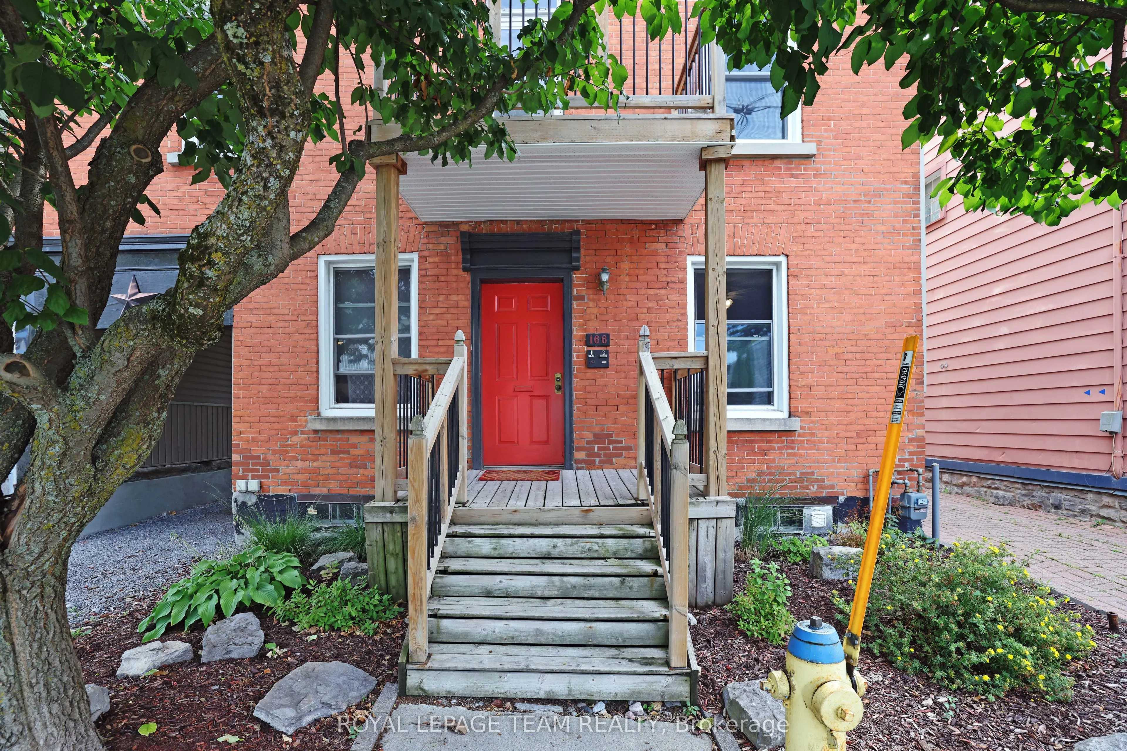 166 GUIGUES Street