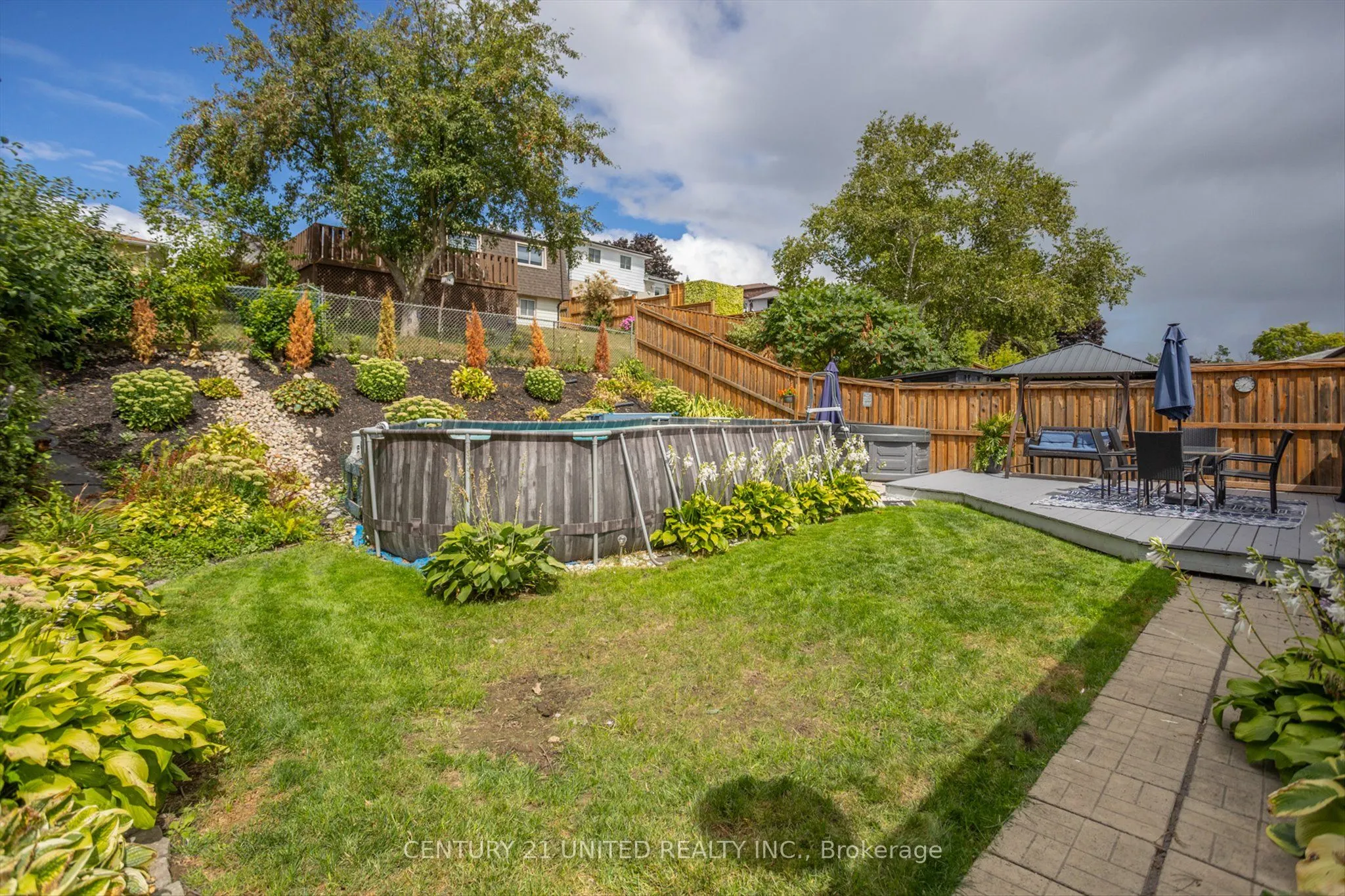 2594 Farmcrest Avenue