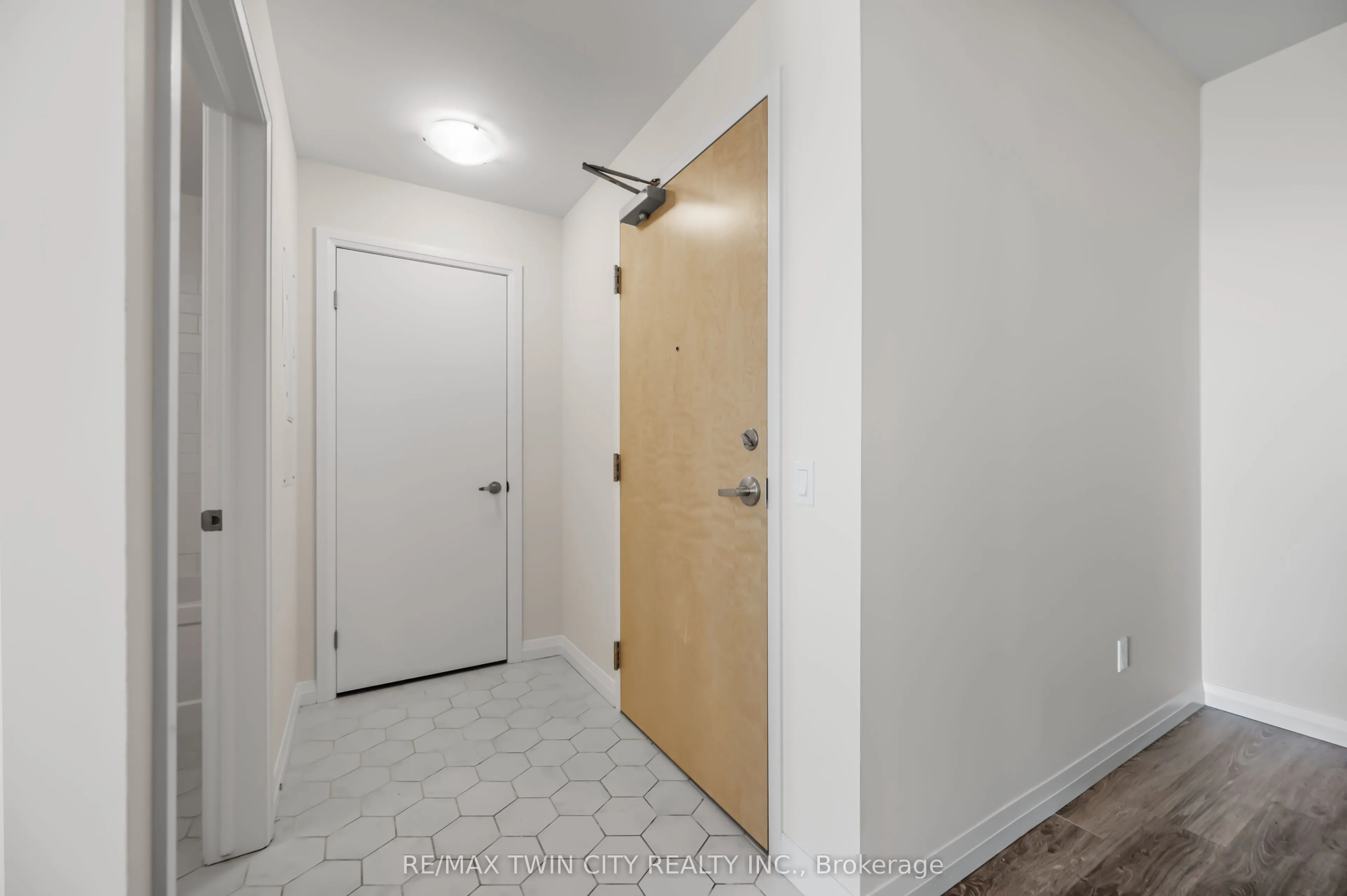 60 Charles Street W, #2407