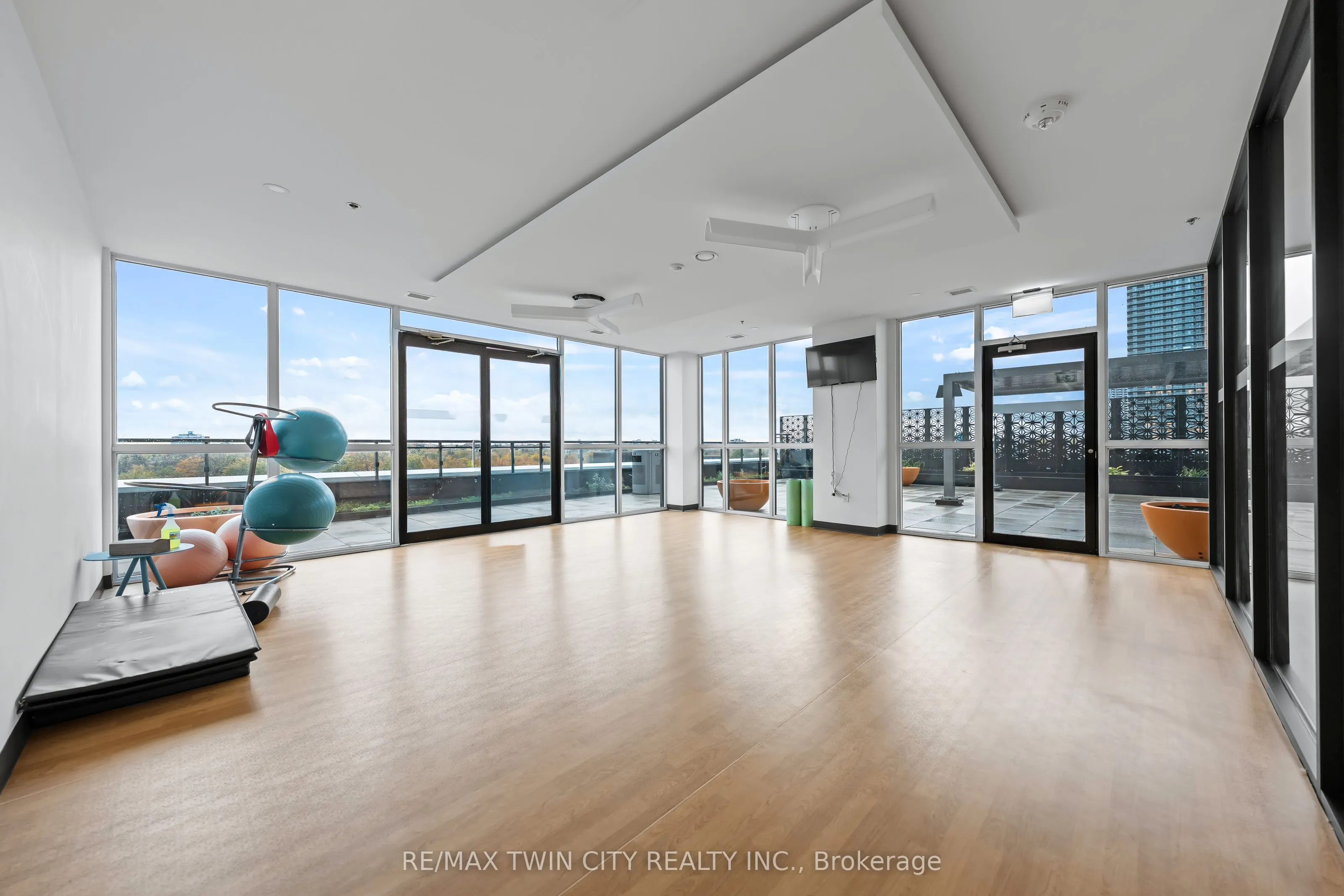 60 Charles Street W, #2407