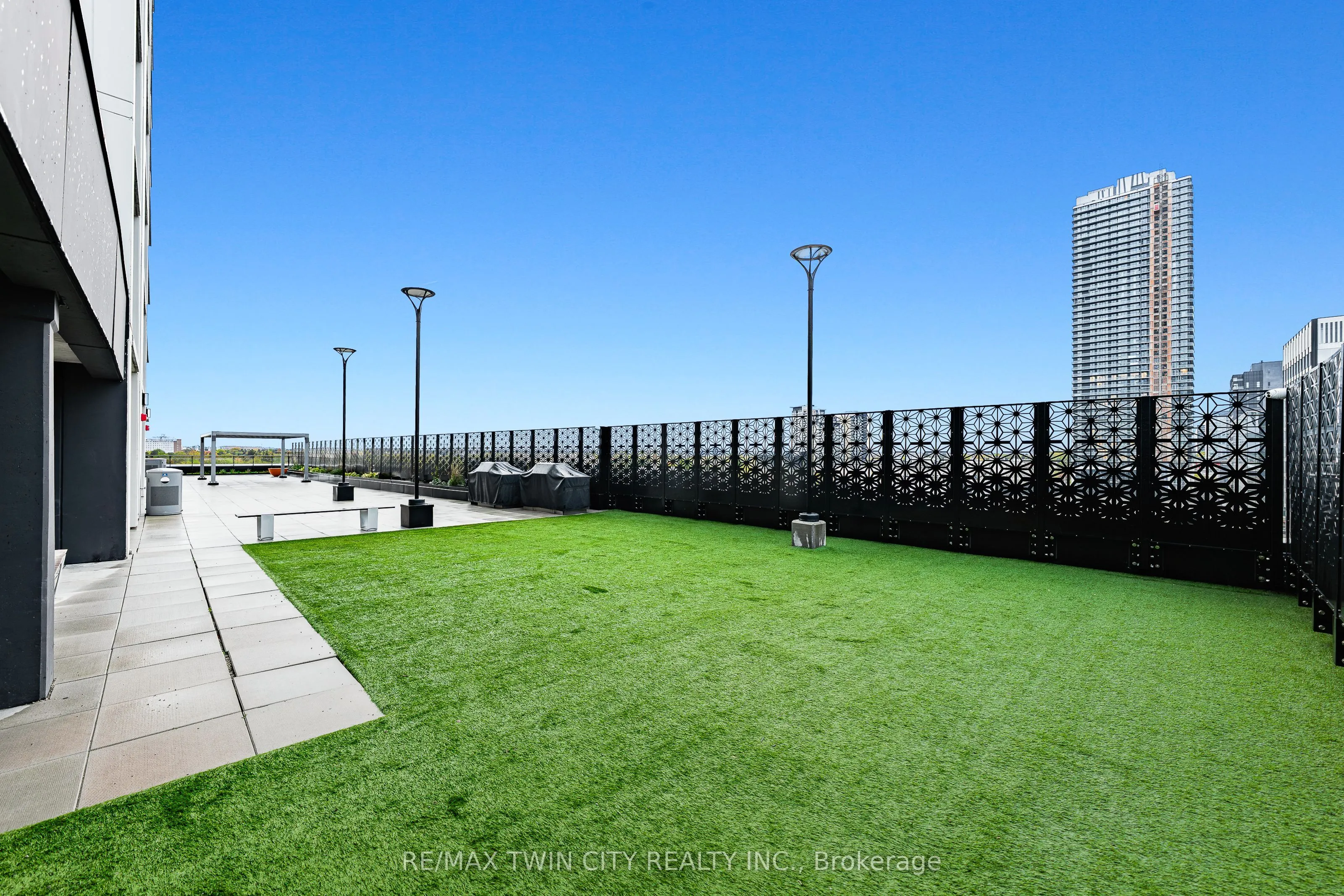 60 Charles Street W, #2407