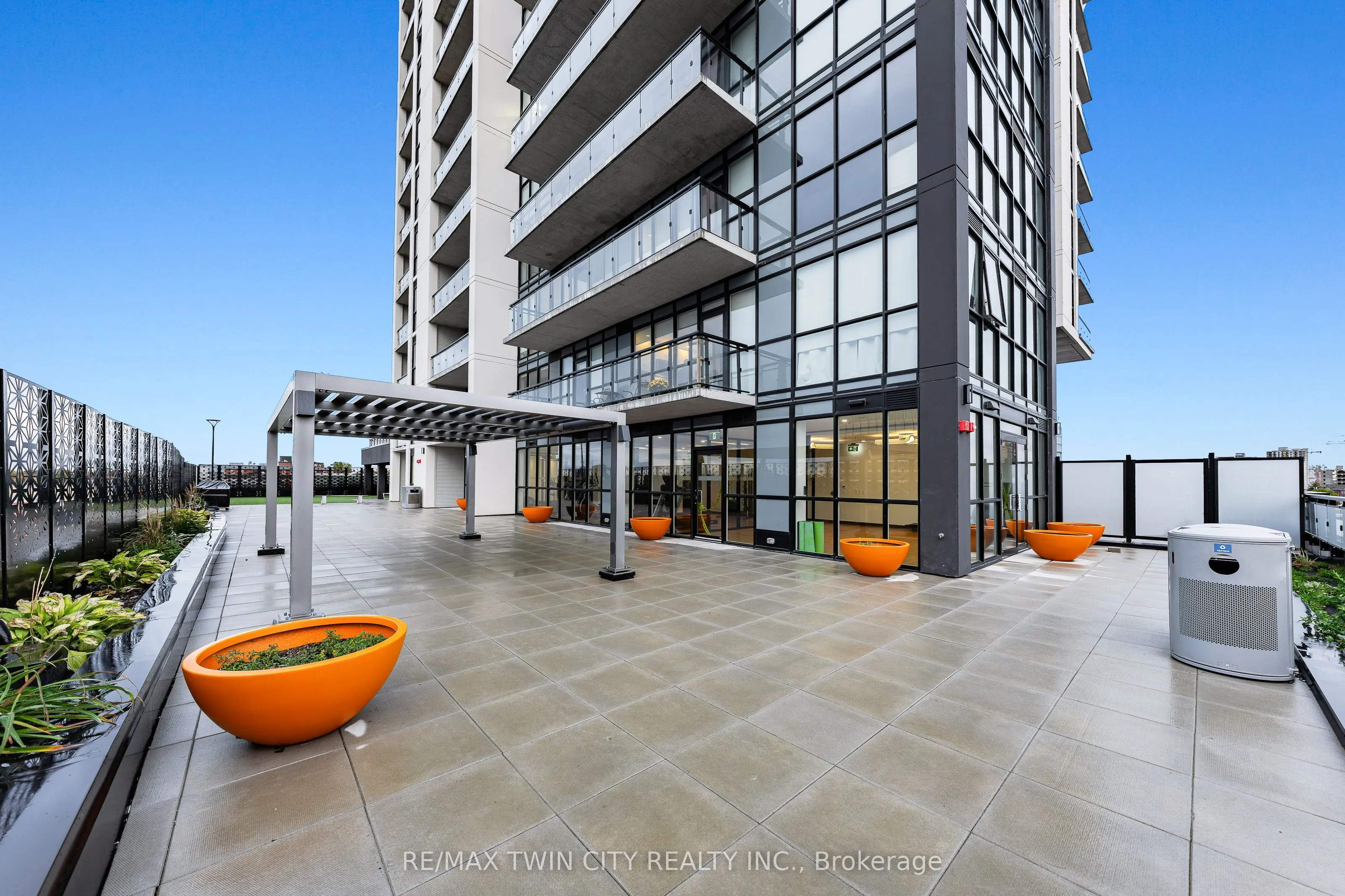 60 Charles Street W, #2407