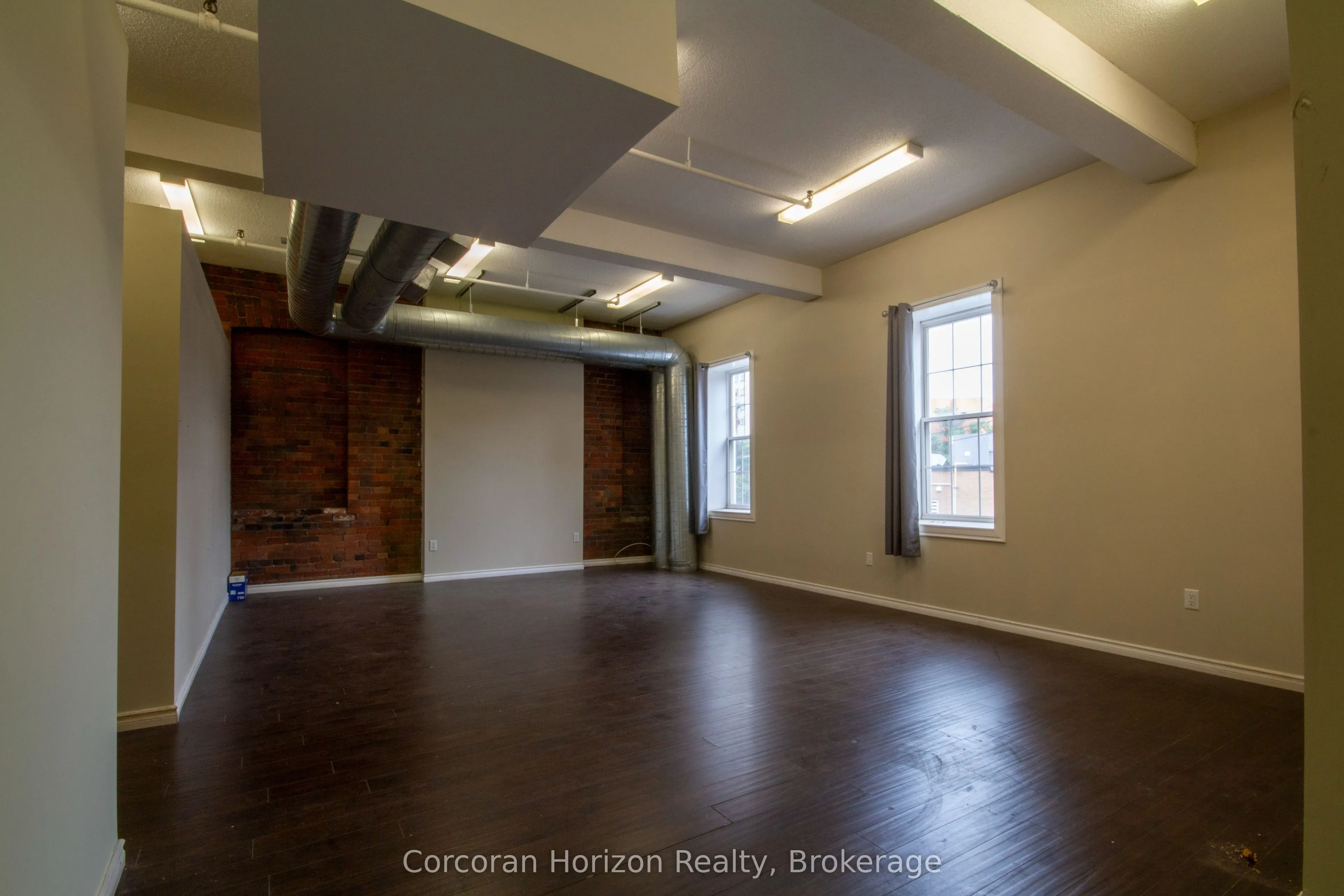 15 WELLINGTON Street N, #202