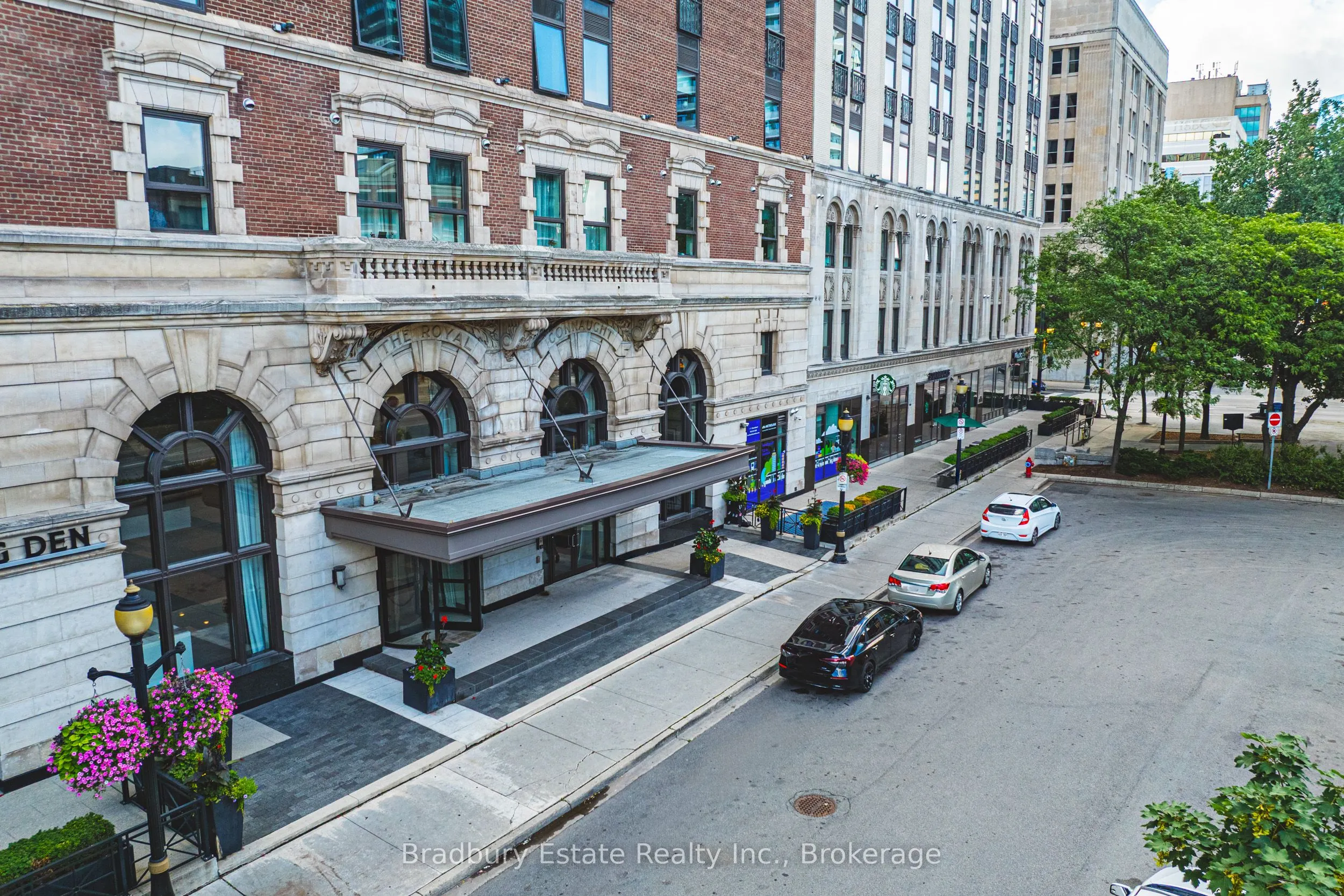 118 King Street E, #819
