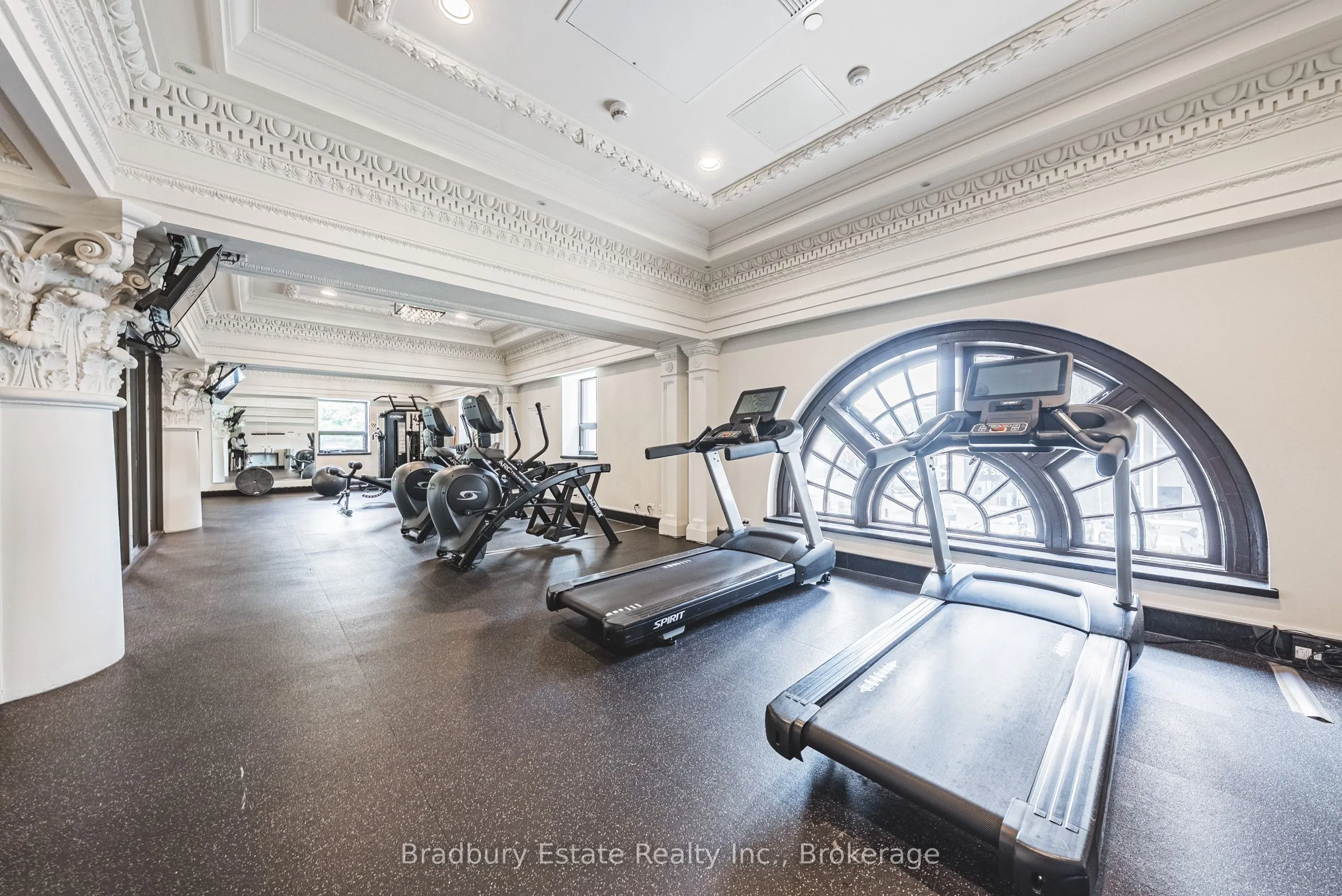 118 King Street E, #819