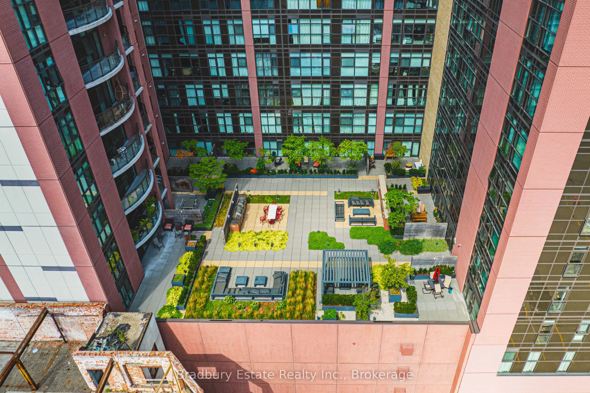 118 King Street E, #819