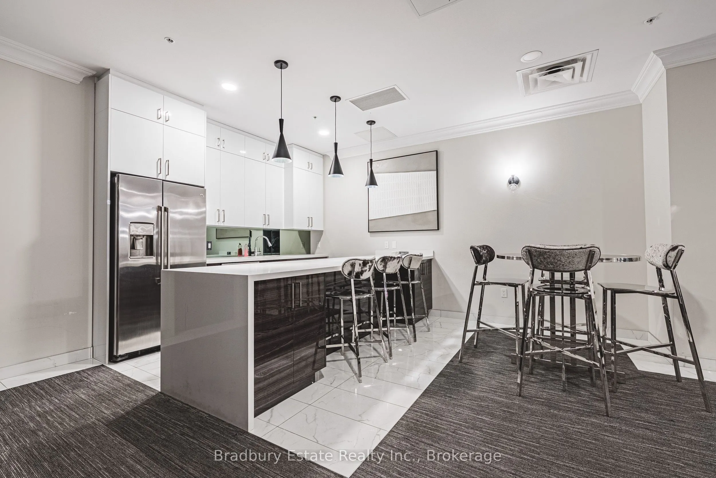 118 King Street E, #819
