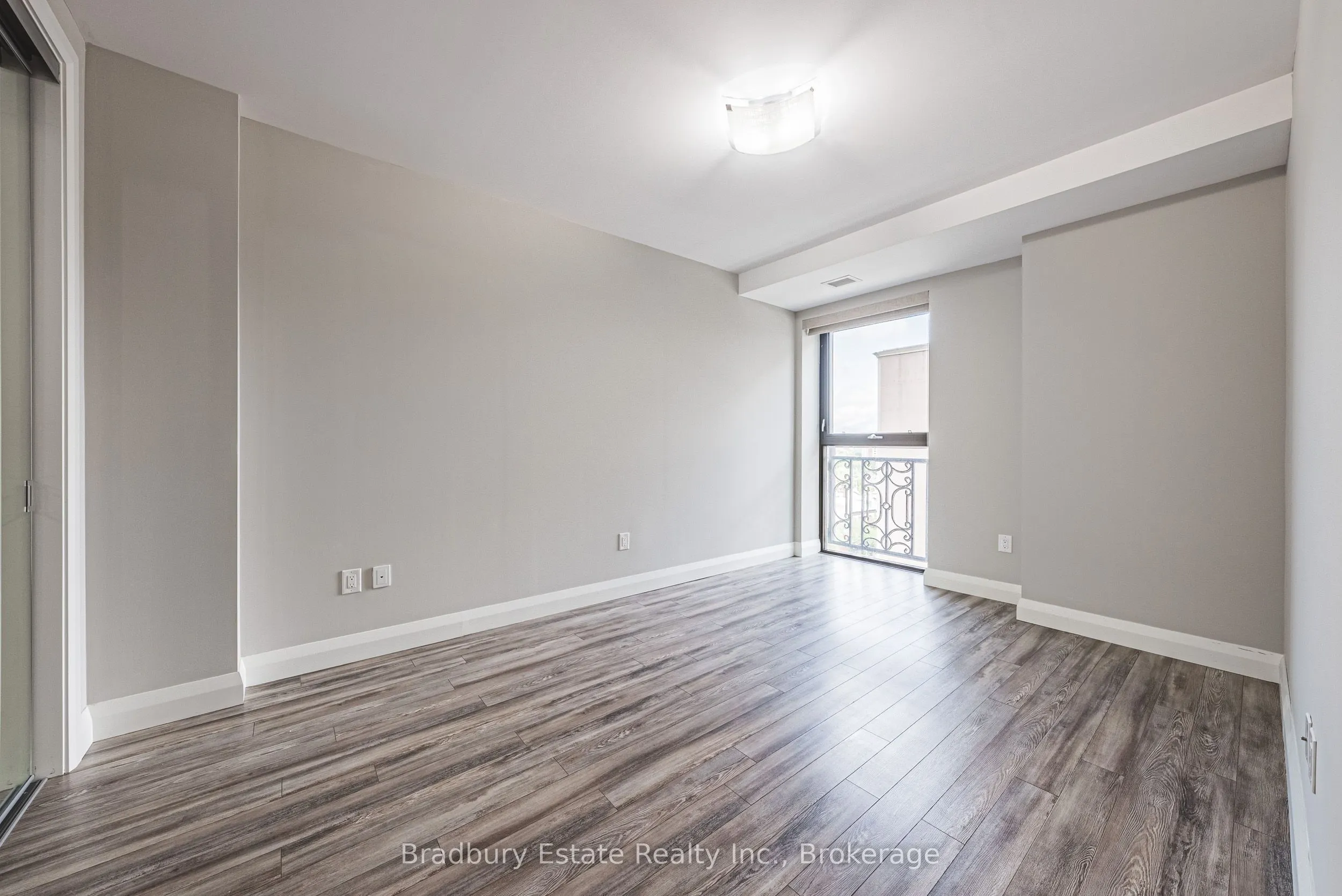 118 King Street E, #819