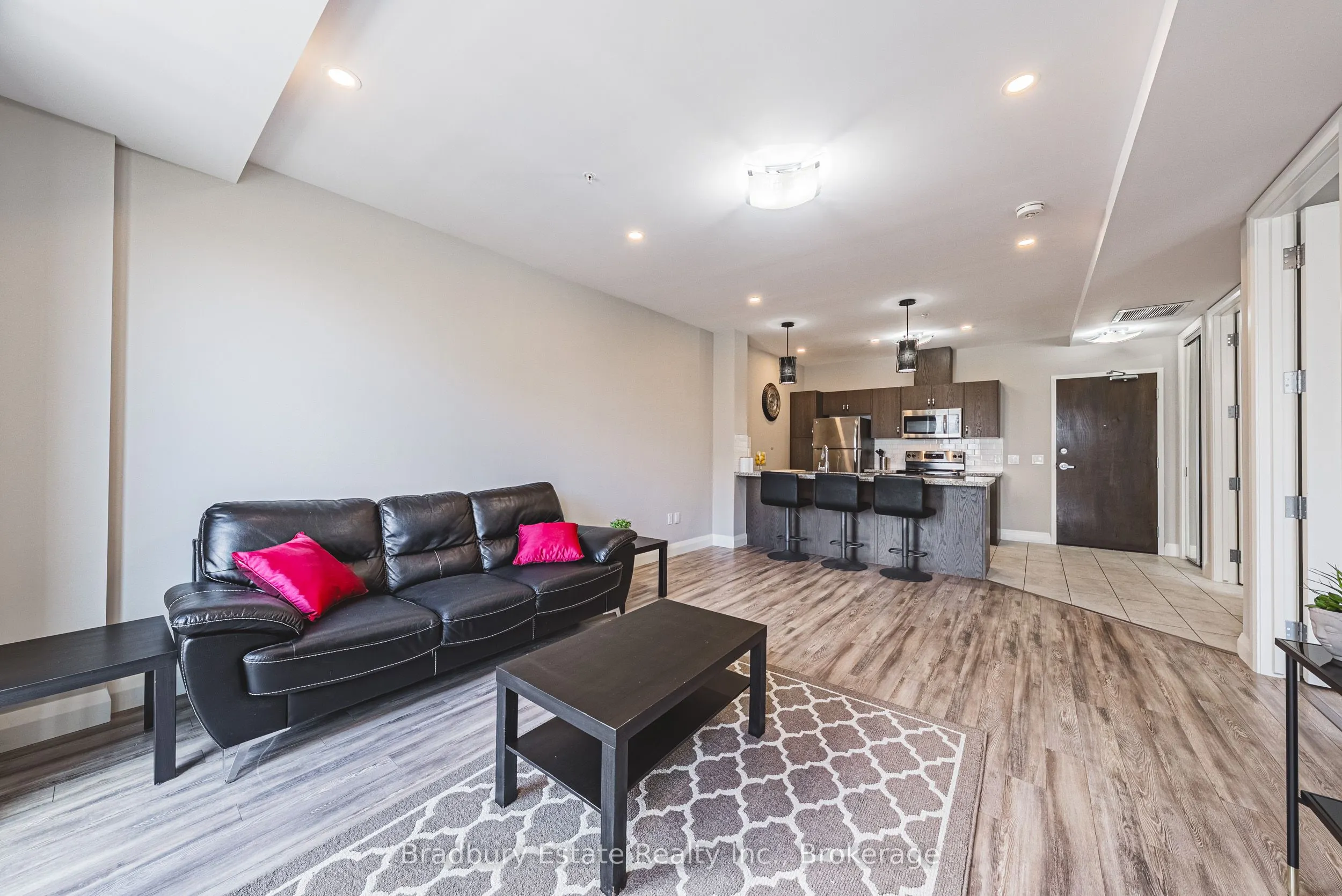 118 King Street E, #819