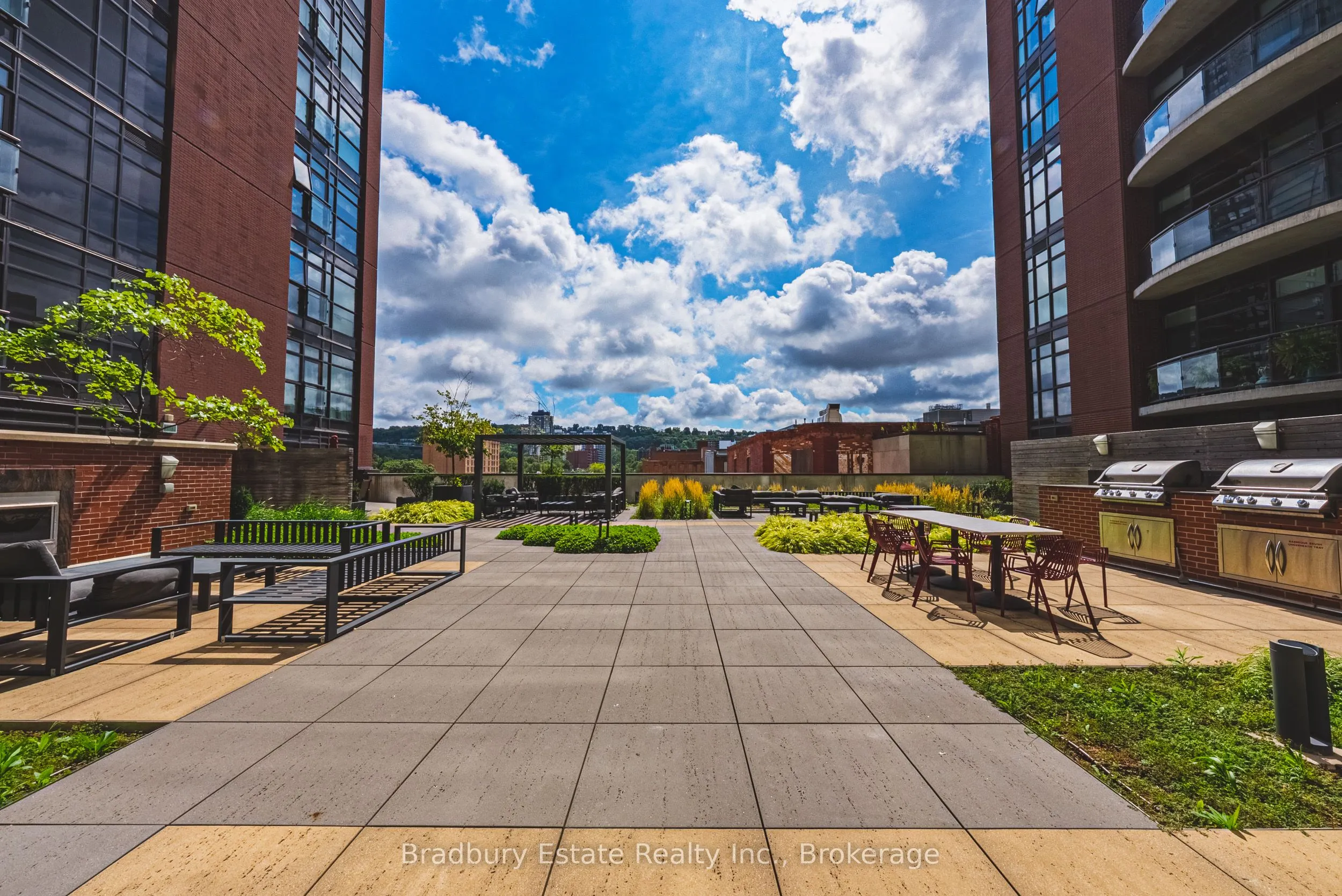 118 King Street E, #819