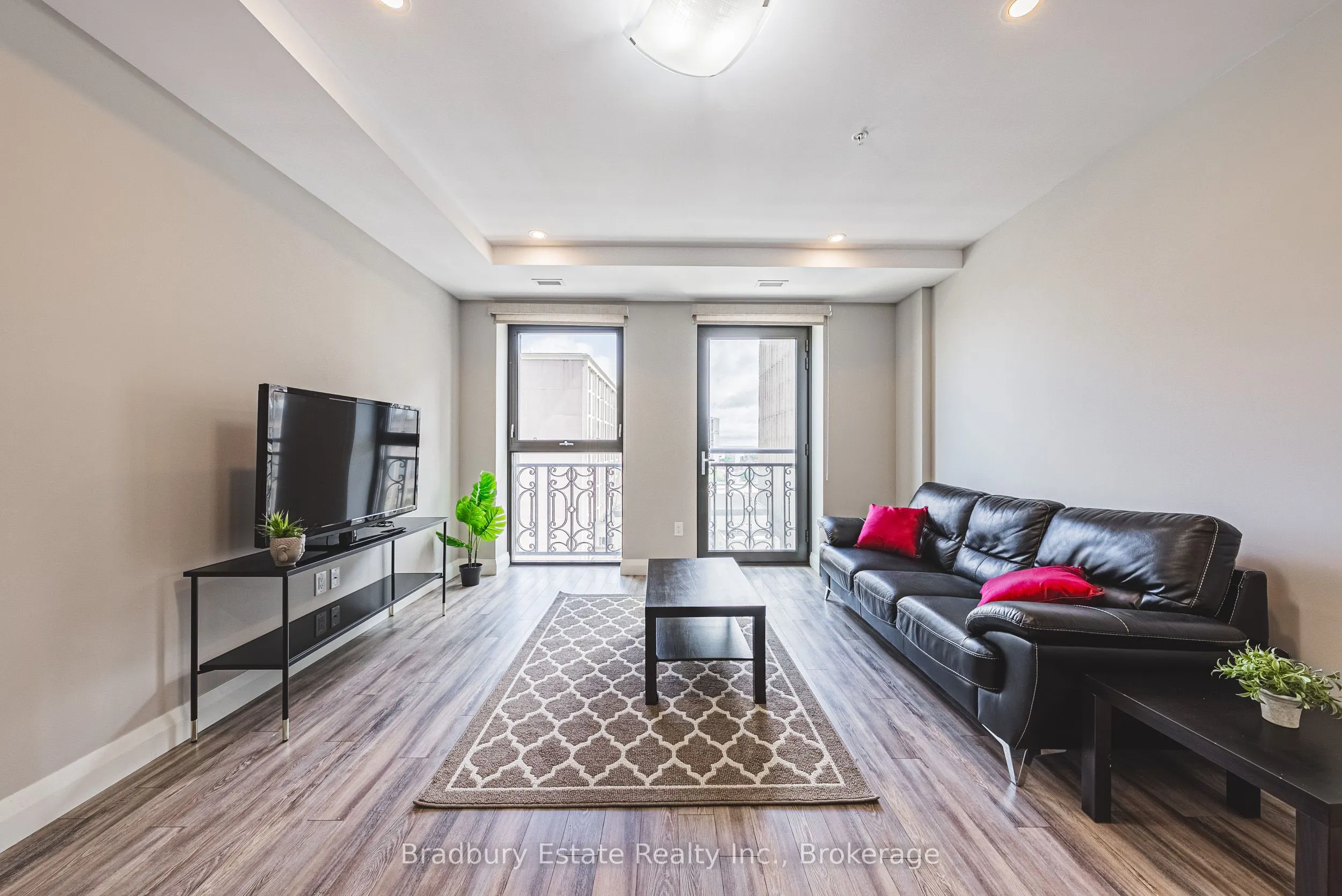 118 King Street E, #819