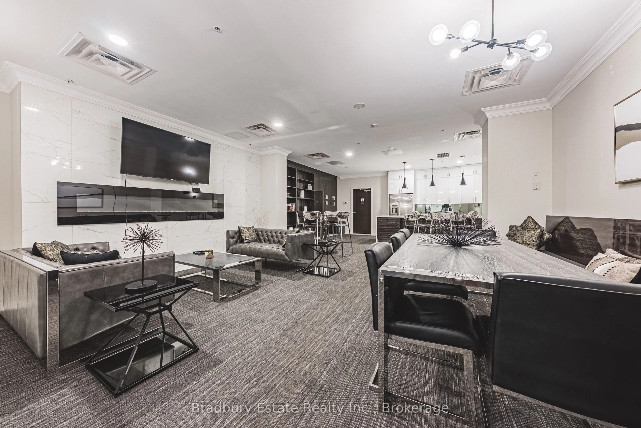 118 King Street E, #819