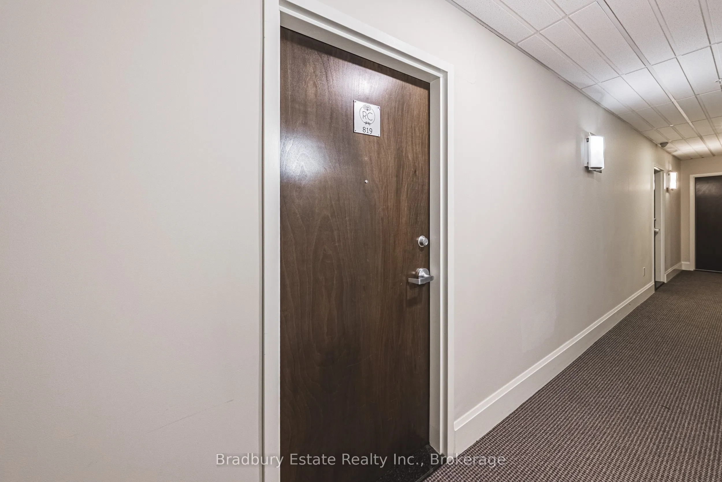 118 King Street E, #819