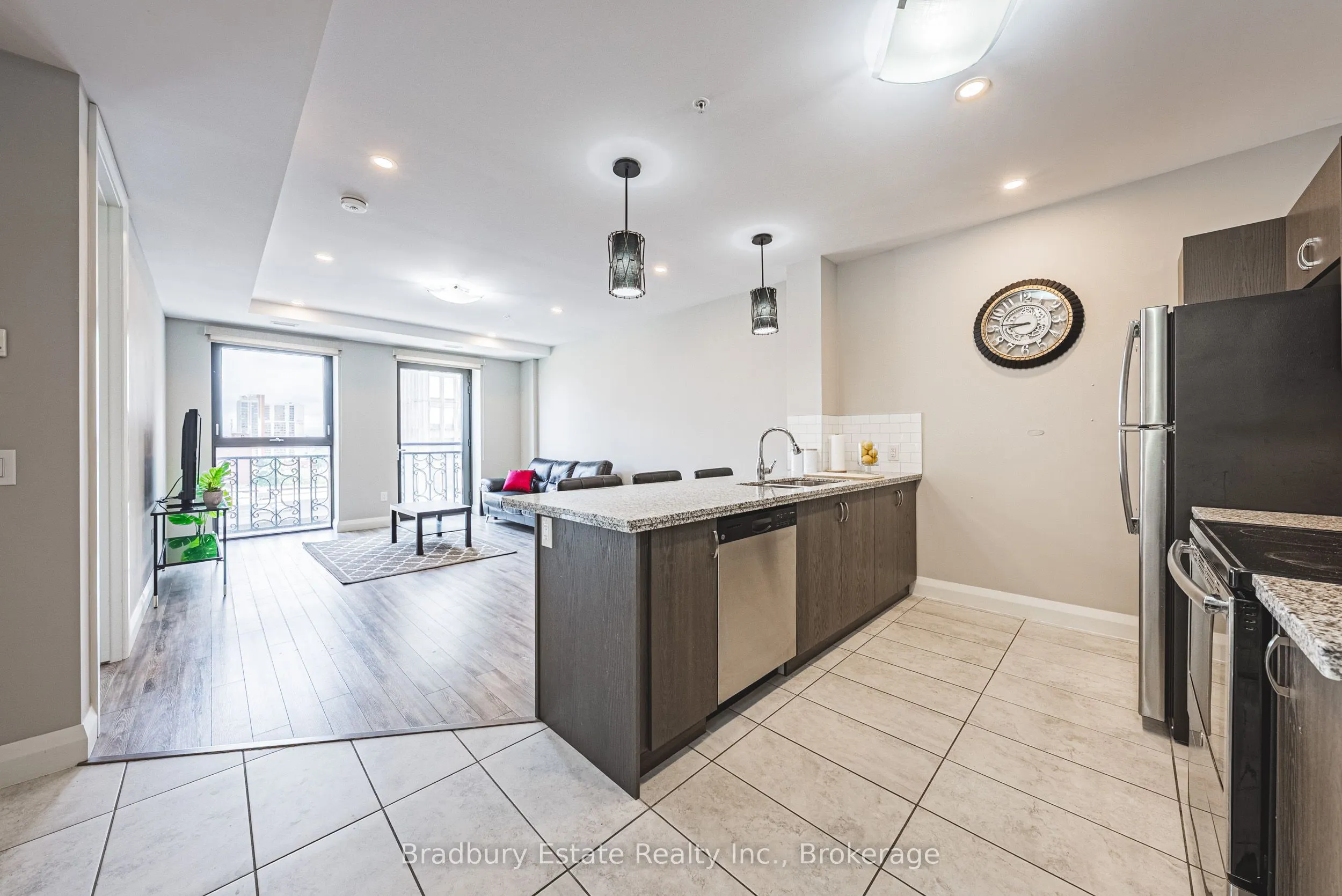 118 King Street E, #819