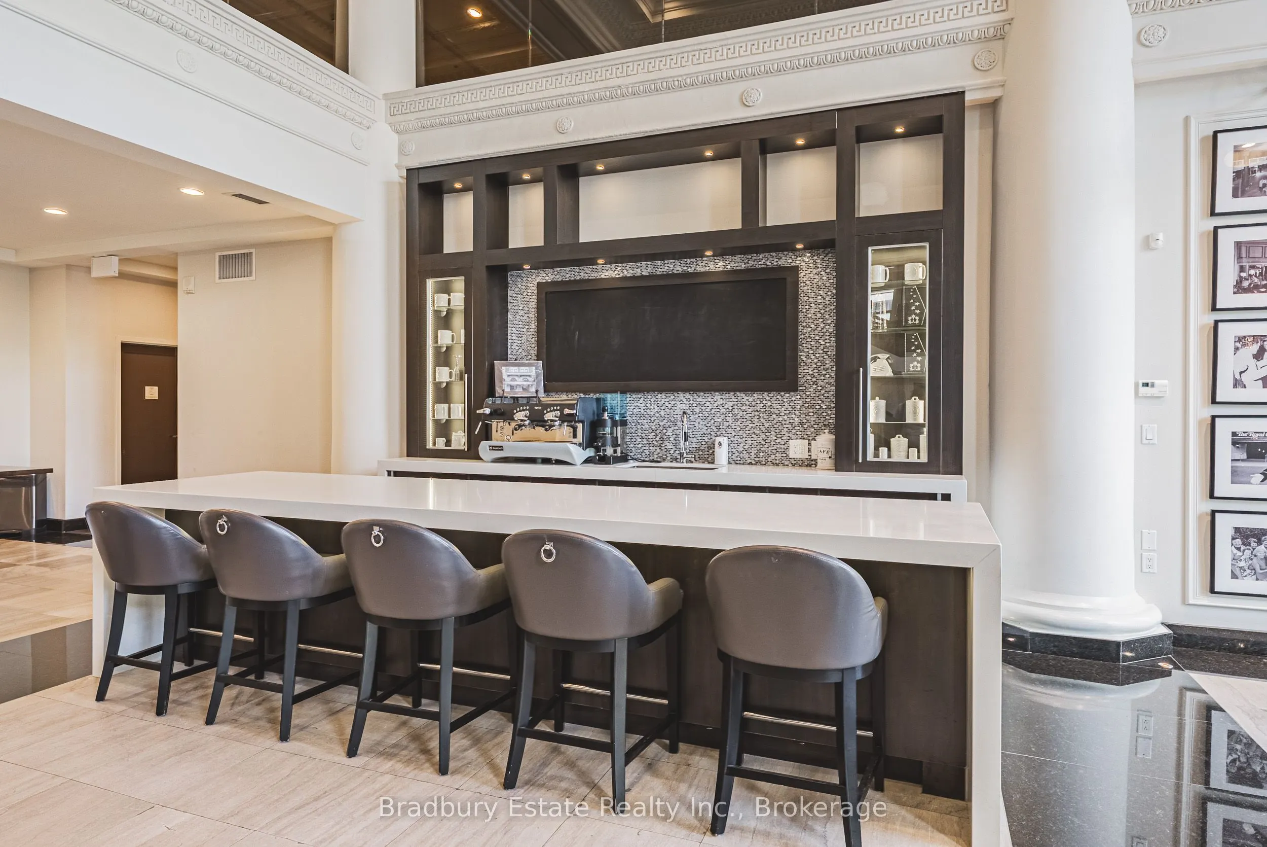 118 King Street E, #819