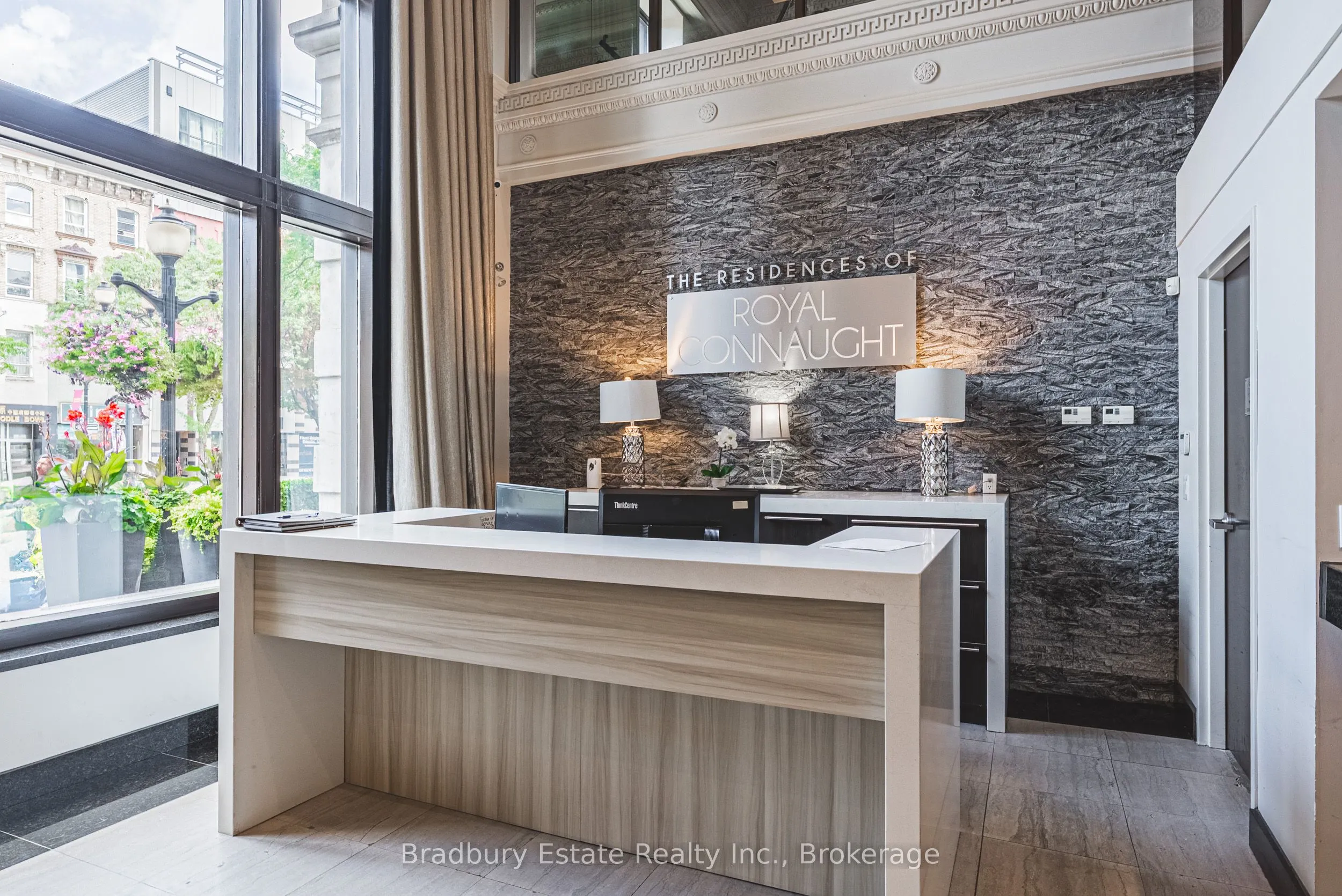 118 King Street E, #819
