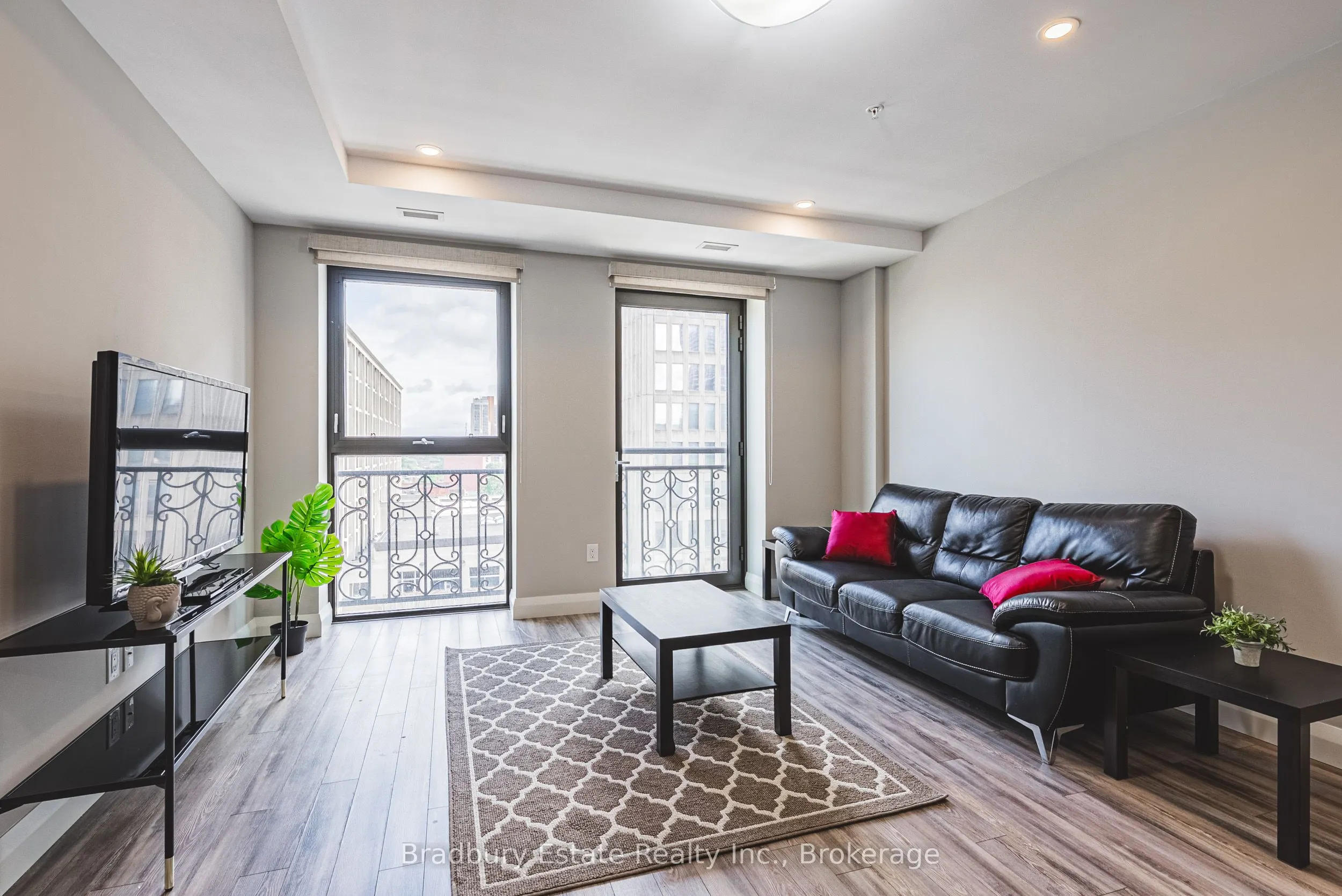 118 King Street E, #819