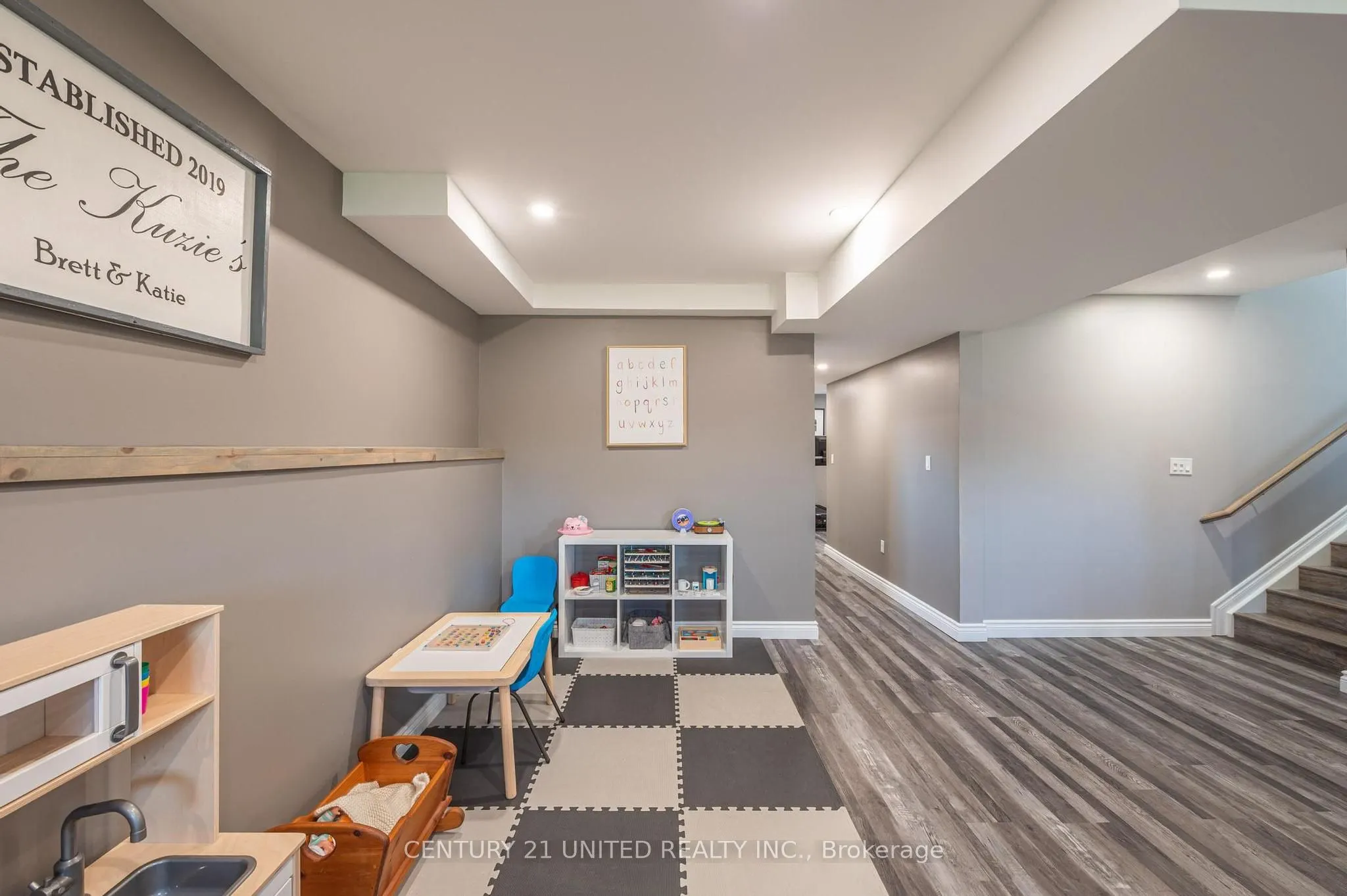 102 King Street W