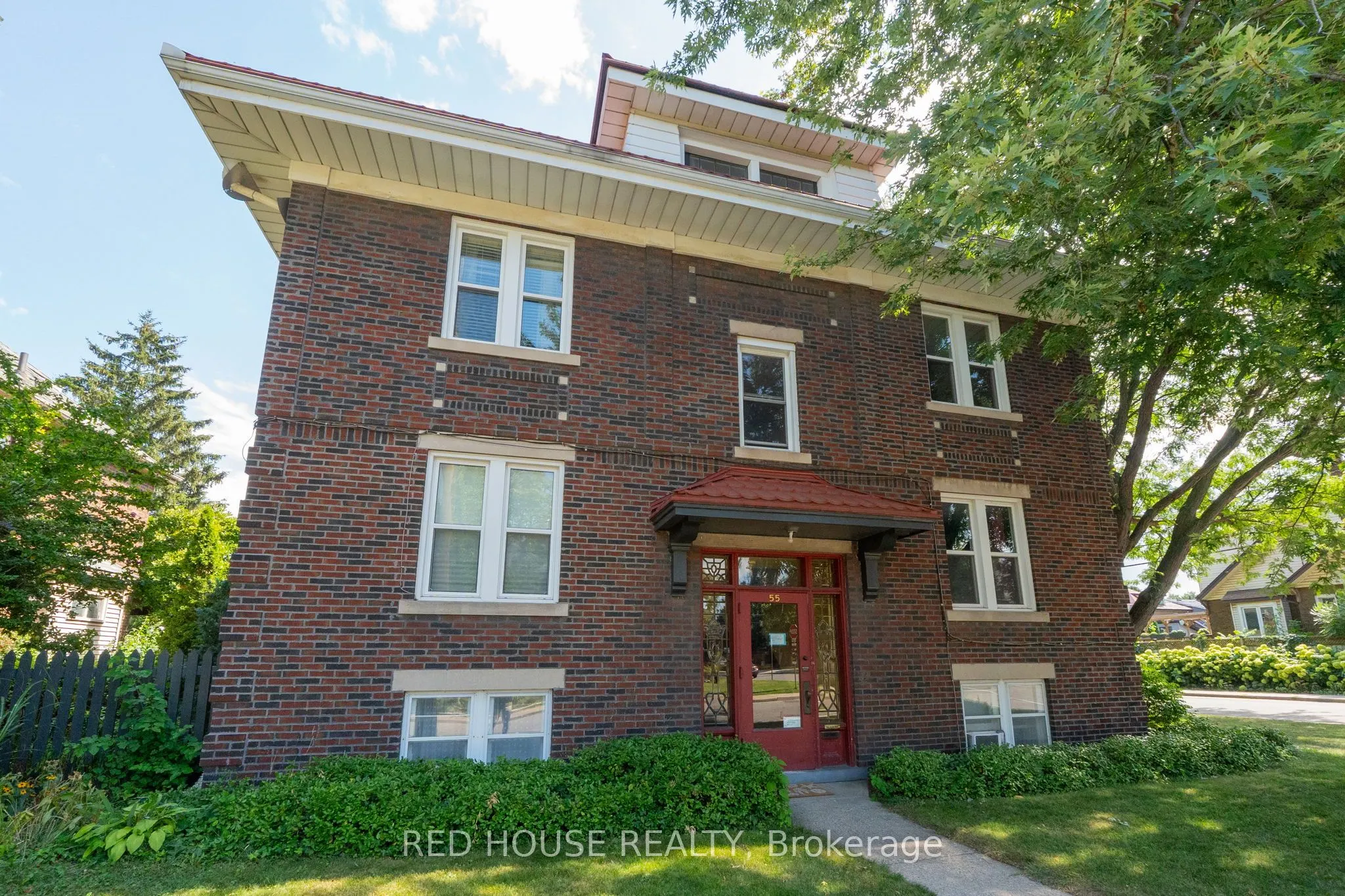 55 Balsam Avenue S