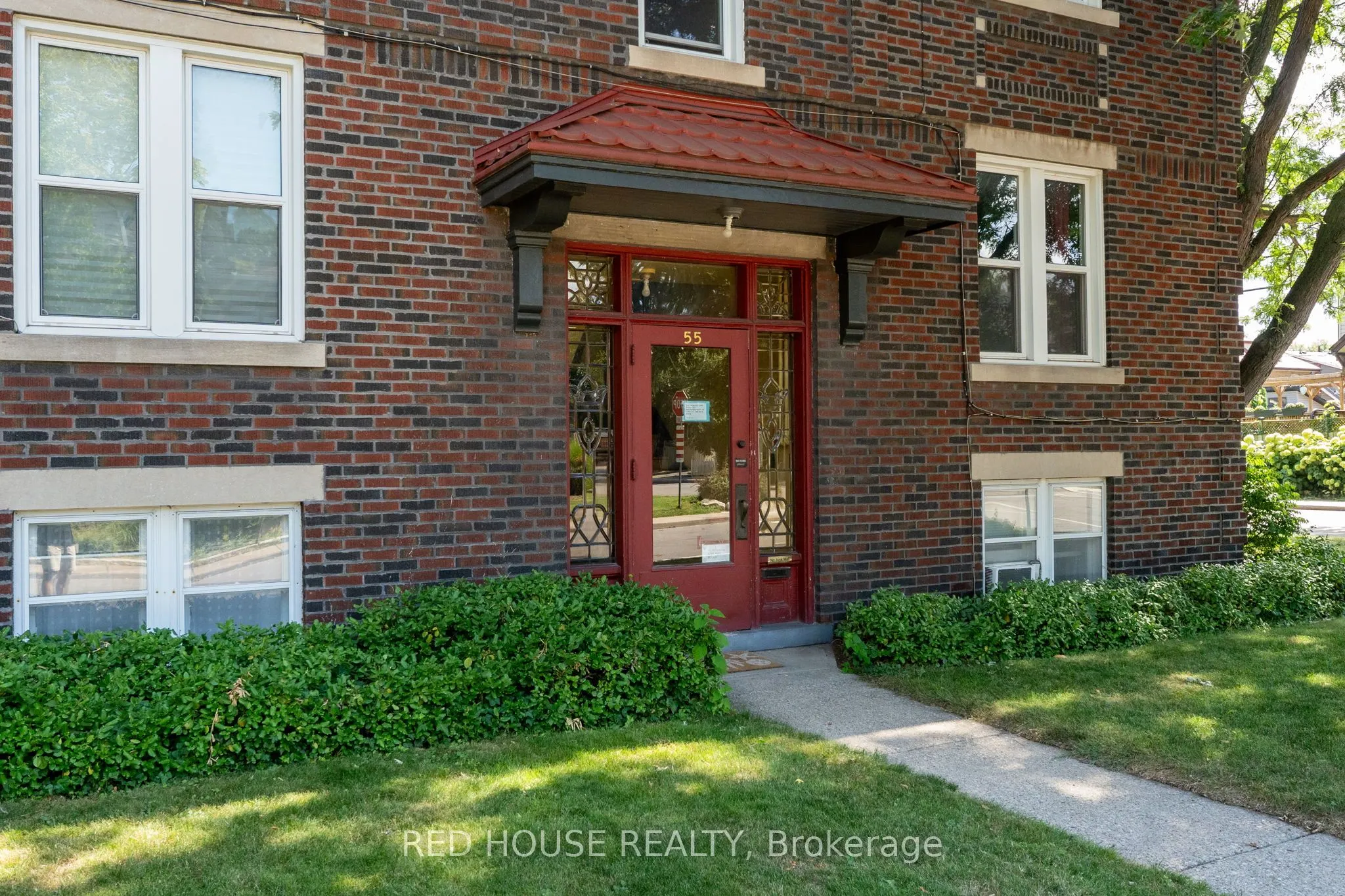 55 Balsam Avenue S