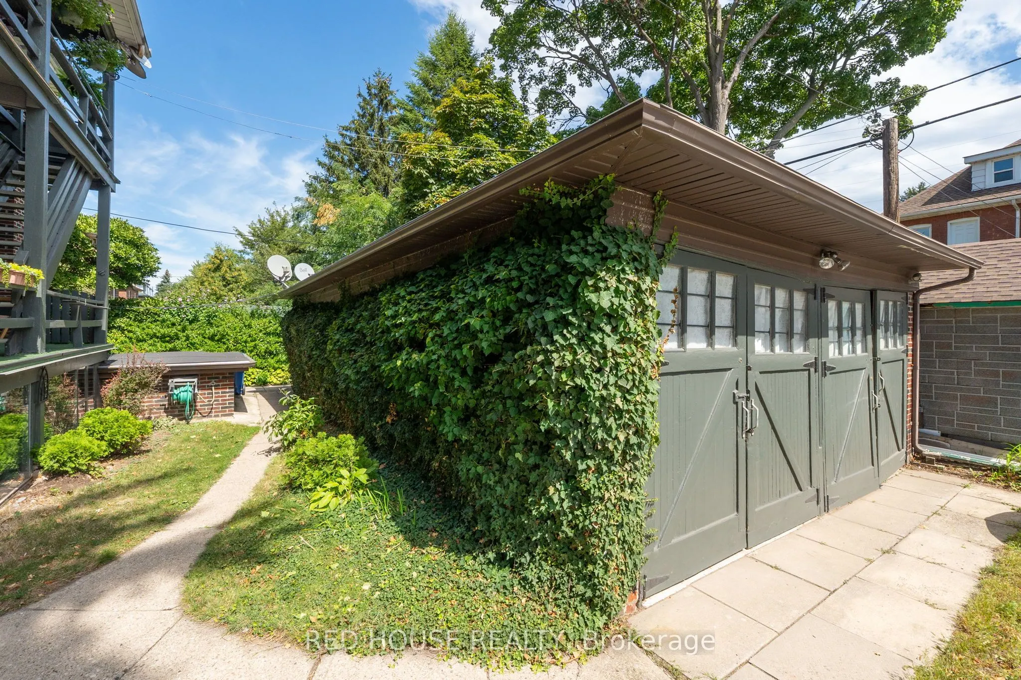 55 Balsam Avenue S