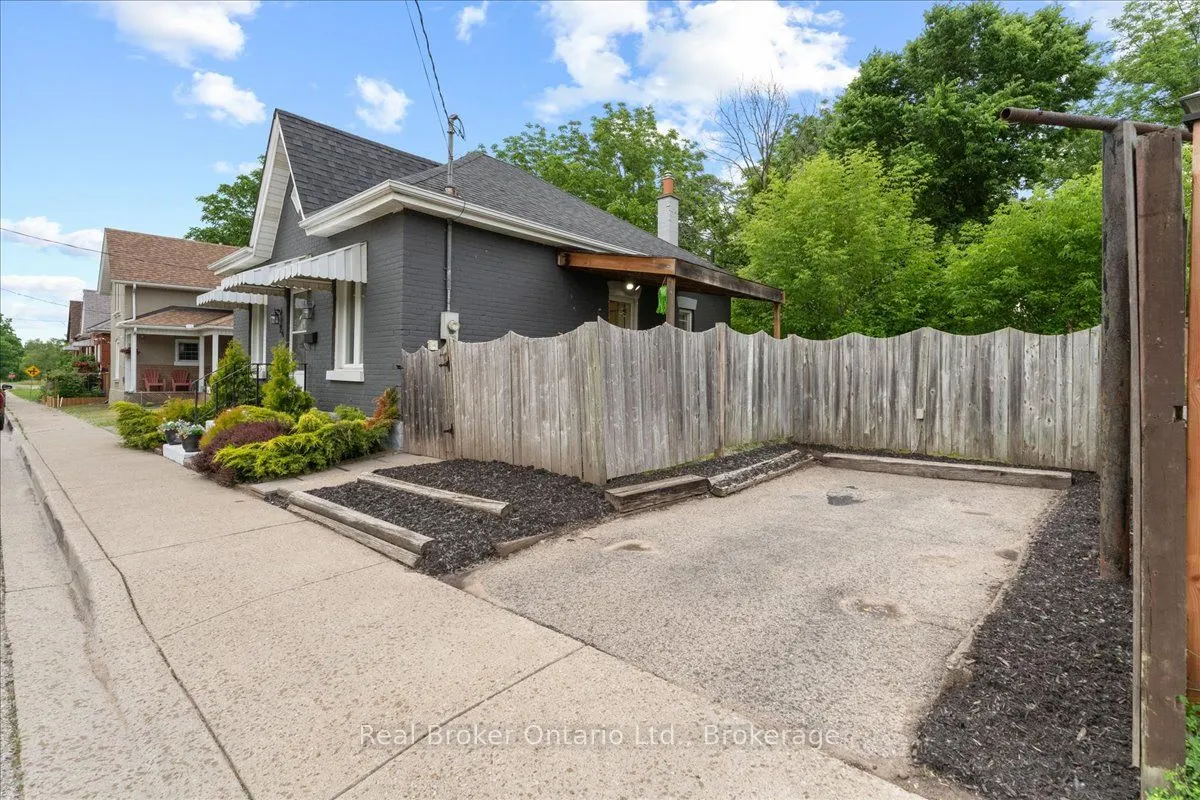 24 Rose Avenue
